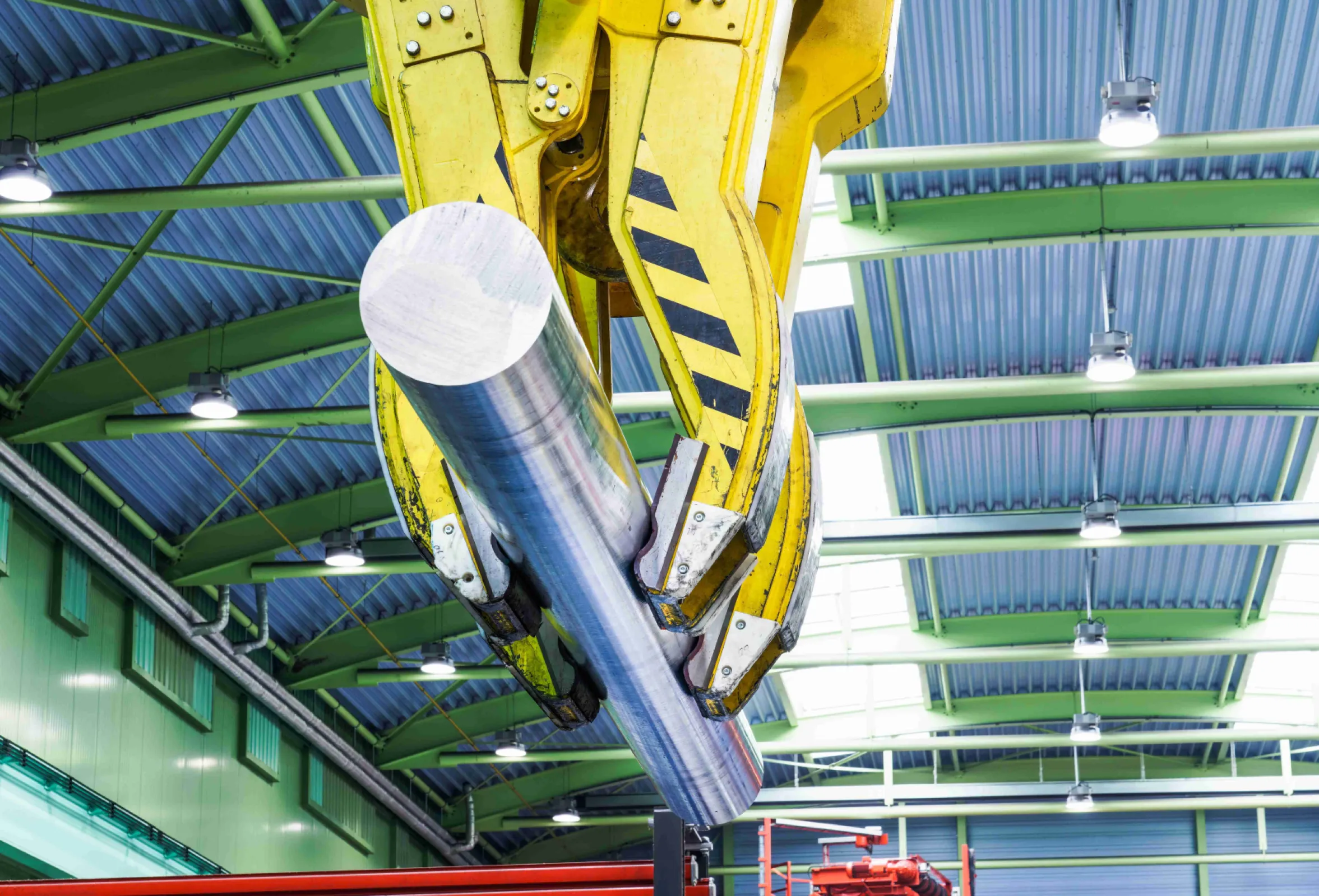 Forged bars are available in length up to 7.000 mm, smaller diameters.