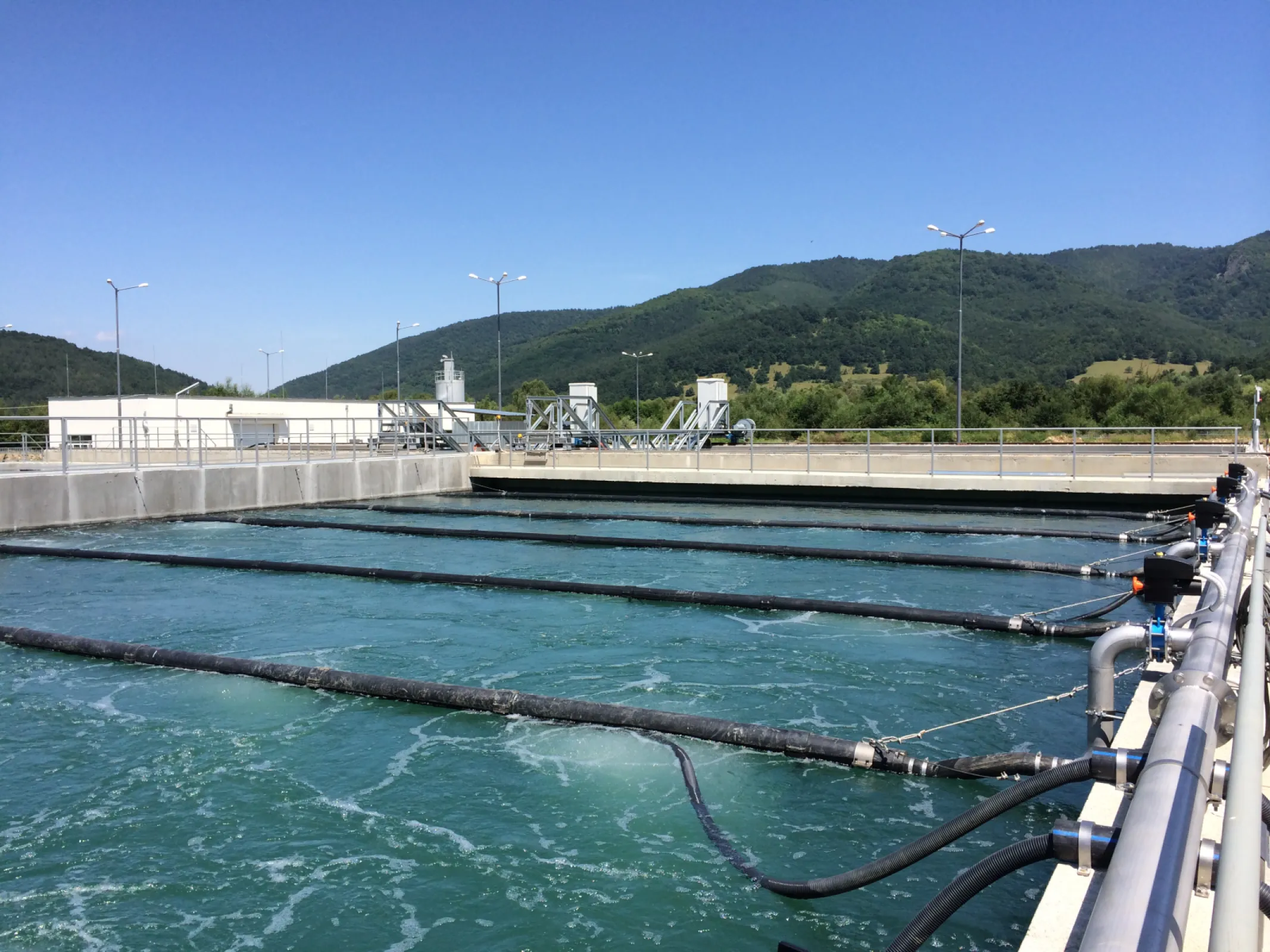 OXIWORKS® – fine-bubble aeration system in full-scale operation, ensuring efficient oxygen transfer and stable wastewater treatment performance.