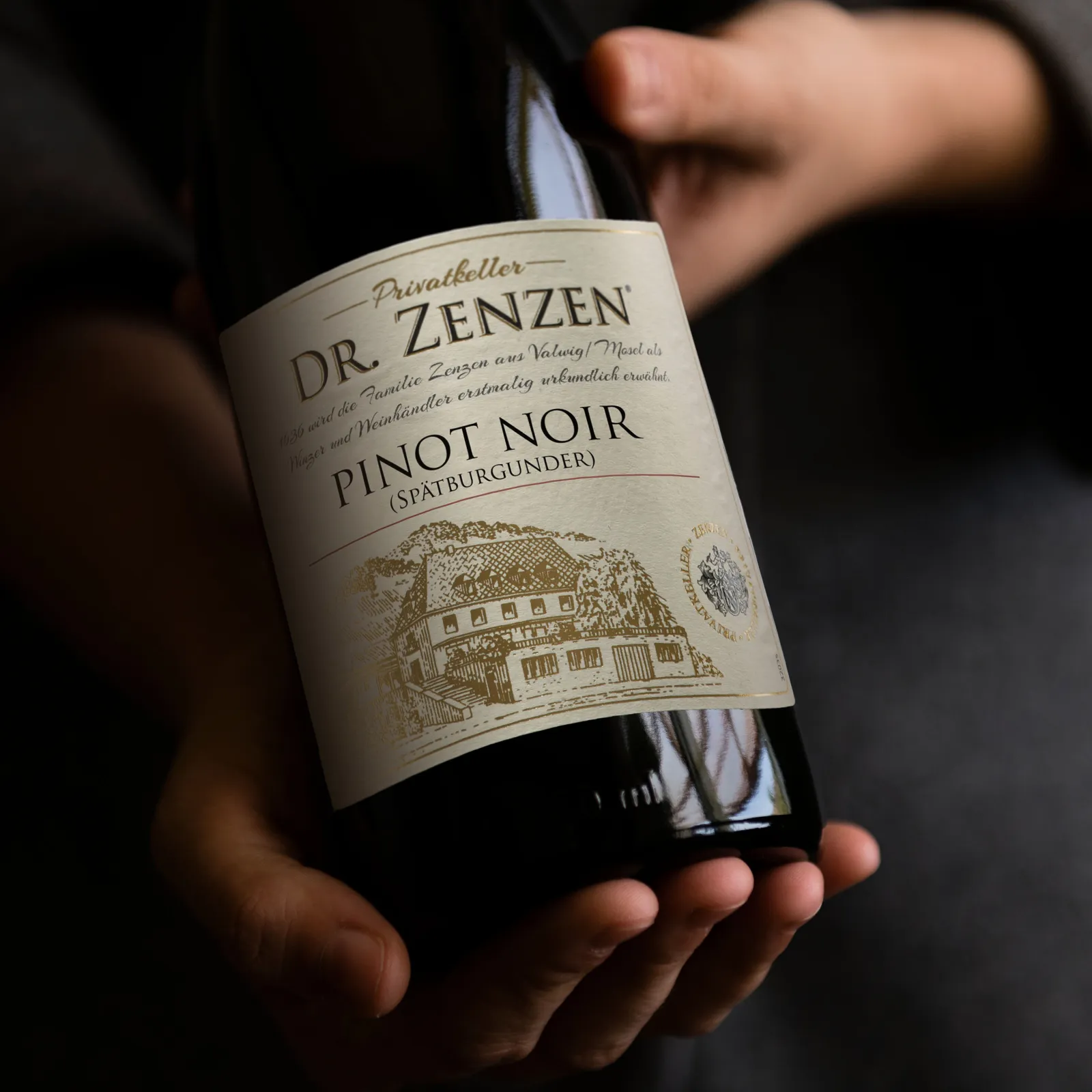 Dr. Zenzen® Privatkeller Pinot Noir Spätburgunder – The Dr. Zenzen Privatkeller series comprises an intriguing range of German varietal wines, which can also be found in the private cellar of the Zenzen family, who own the winery.