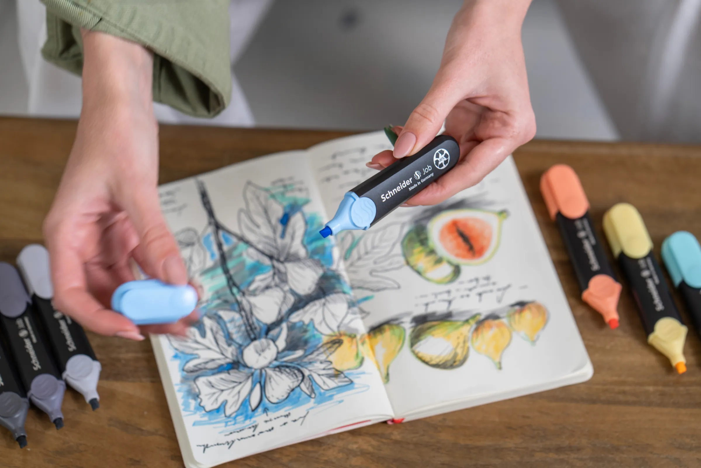 With its large ink reservoir, the Job pen can highlight over 15,000 words.