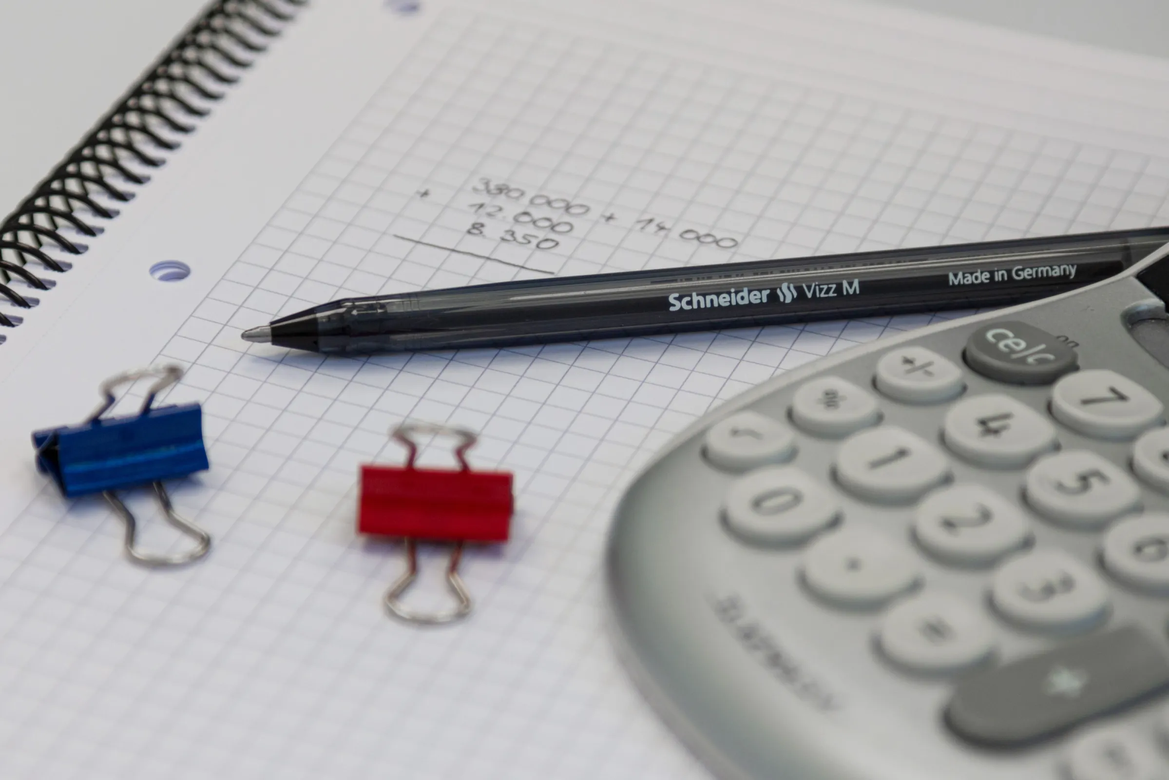 Vizz with colour-transparent pen body for ink level control, made of 94% recycled plastic