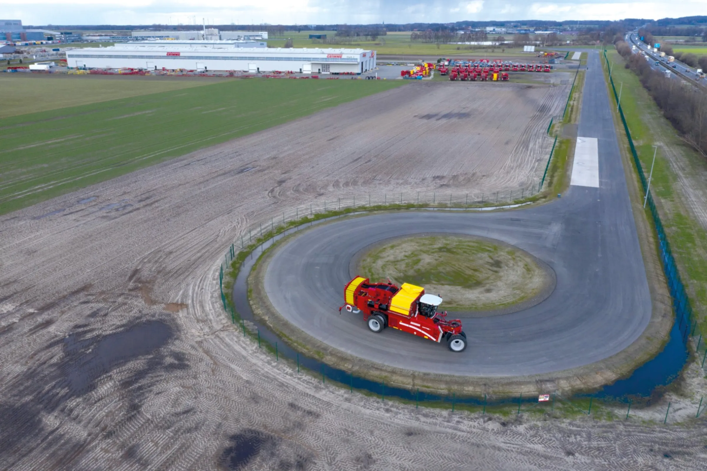 Test track for self-propelled harvesters