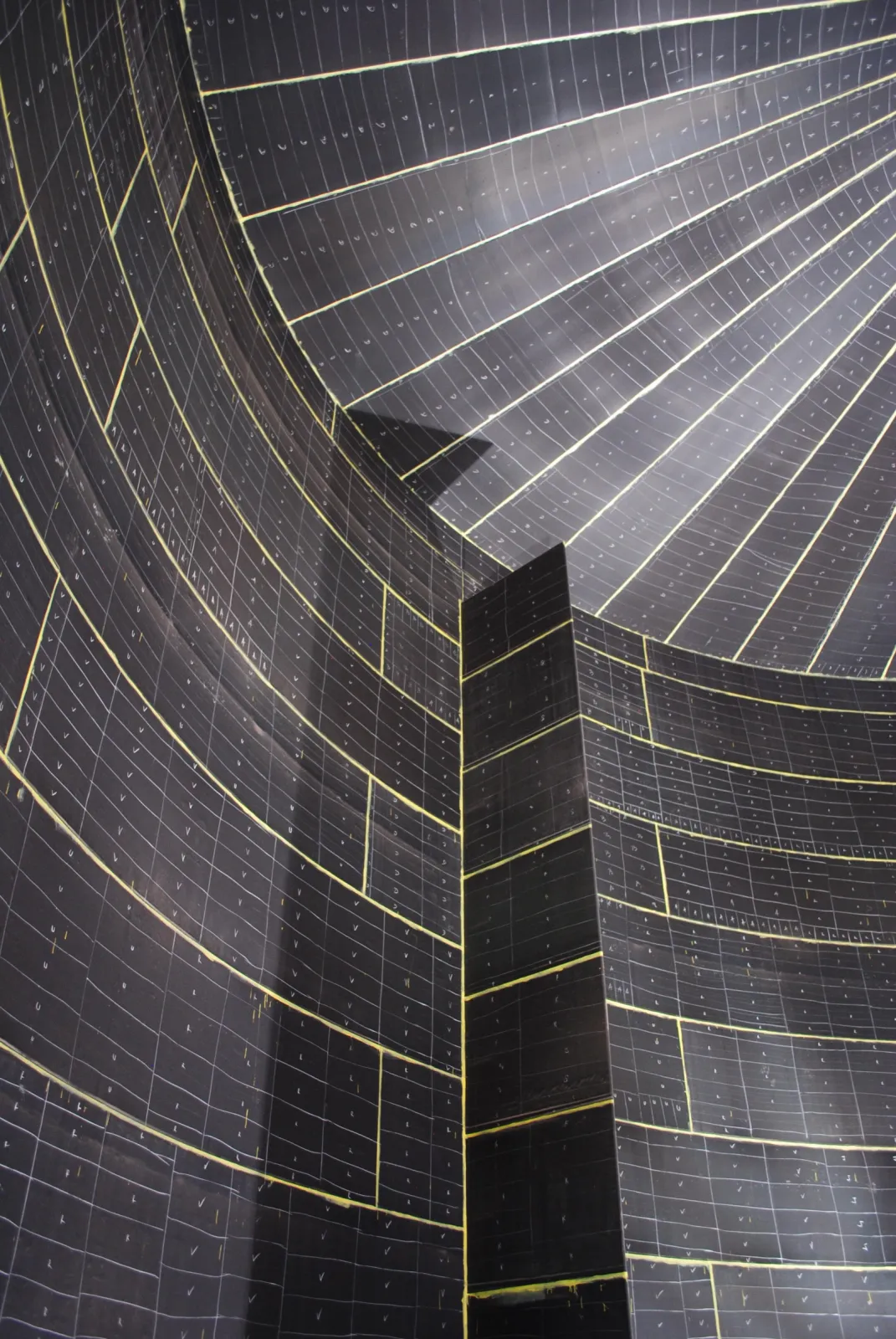 Rubber lined vessel with agitator