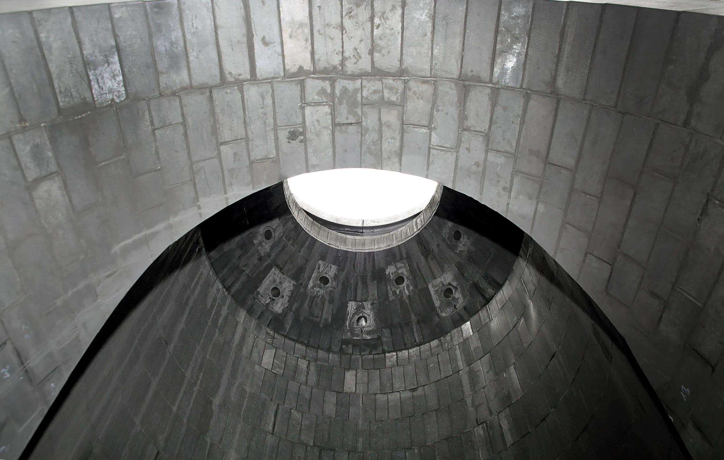 System lining with carbon bricks