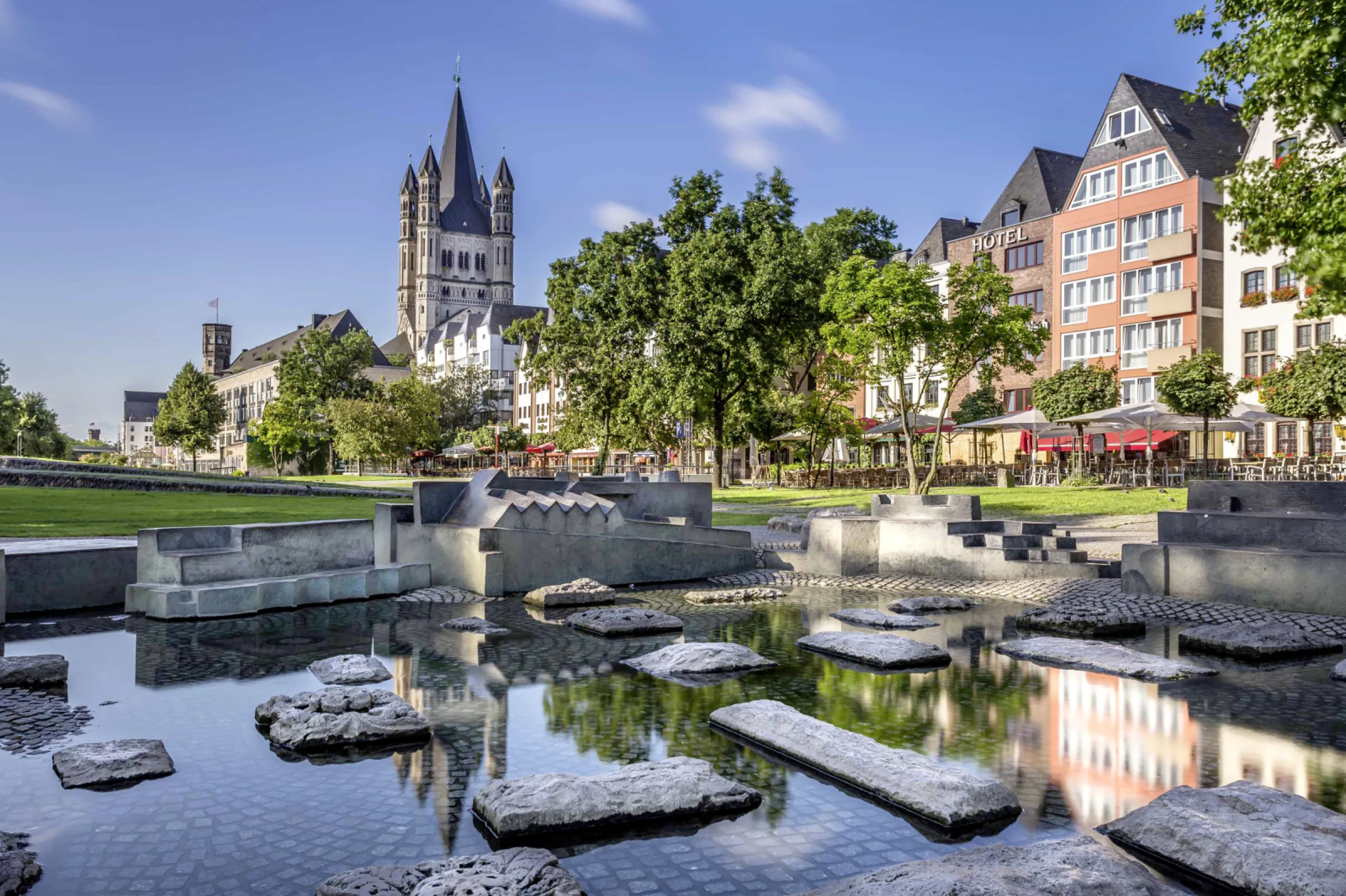 Altstadt_Rheinufer @ Jens Korte_KoelnTourismusGmbH