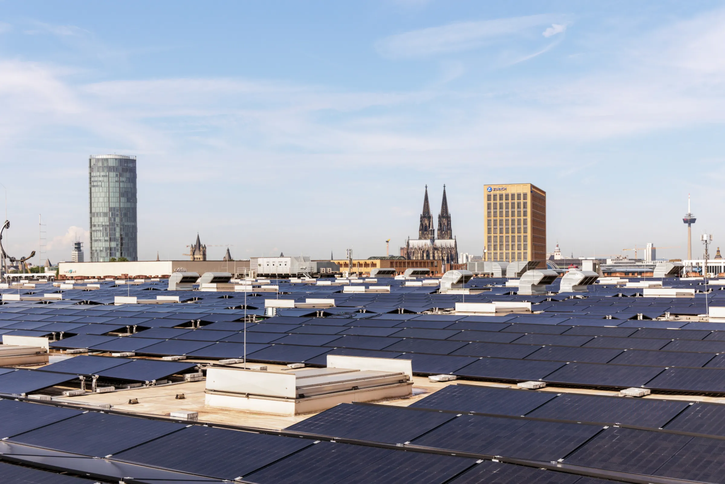 Cologne's largest inner-city photovoltaic system on Koelnmesse's halls