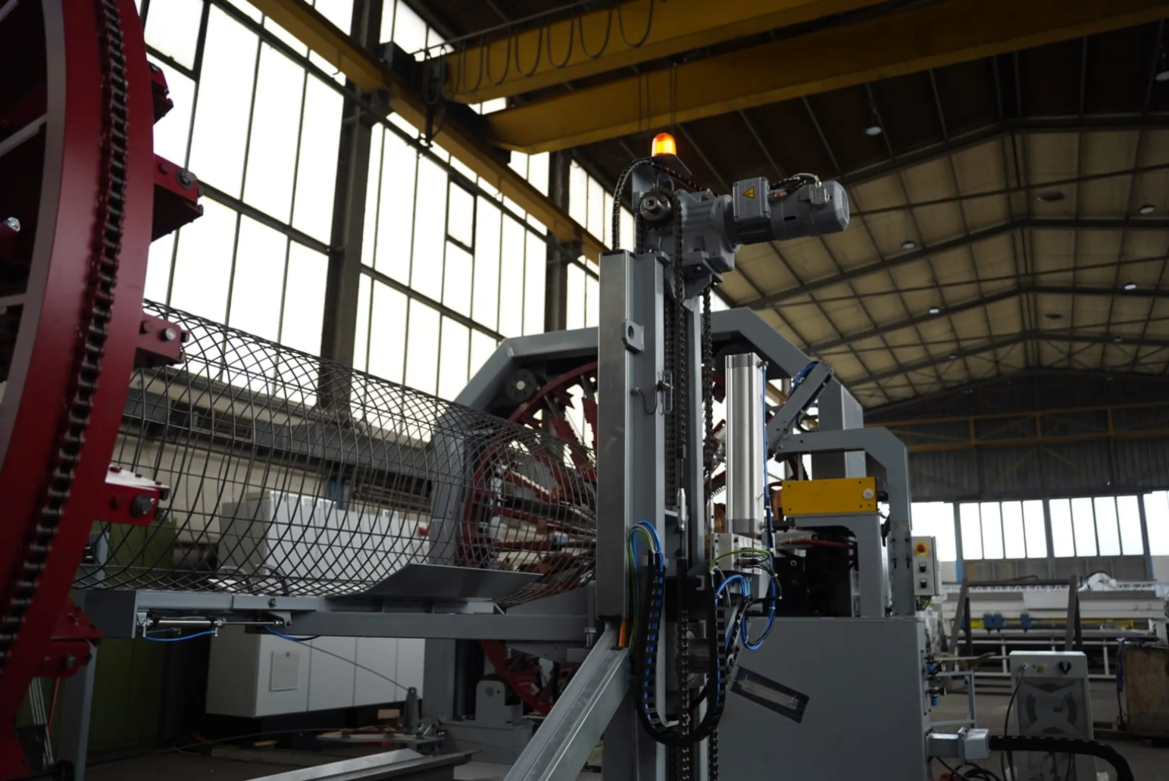 SMS with automatic cage removal device