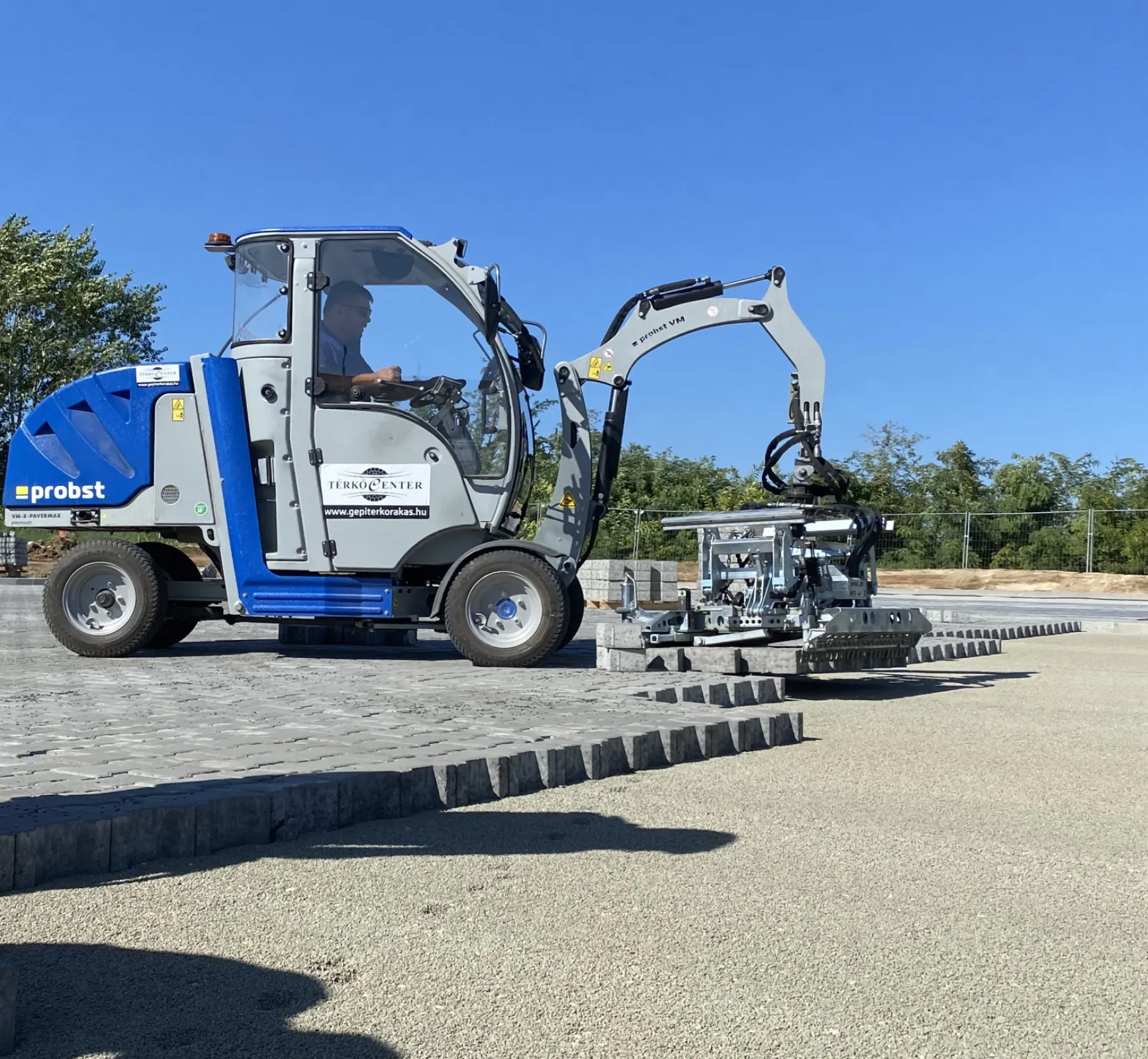 VM-X-PAVERMAX Installation Machine