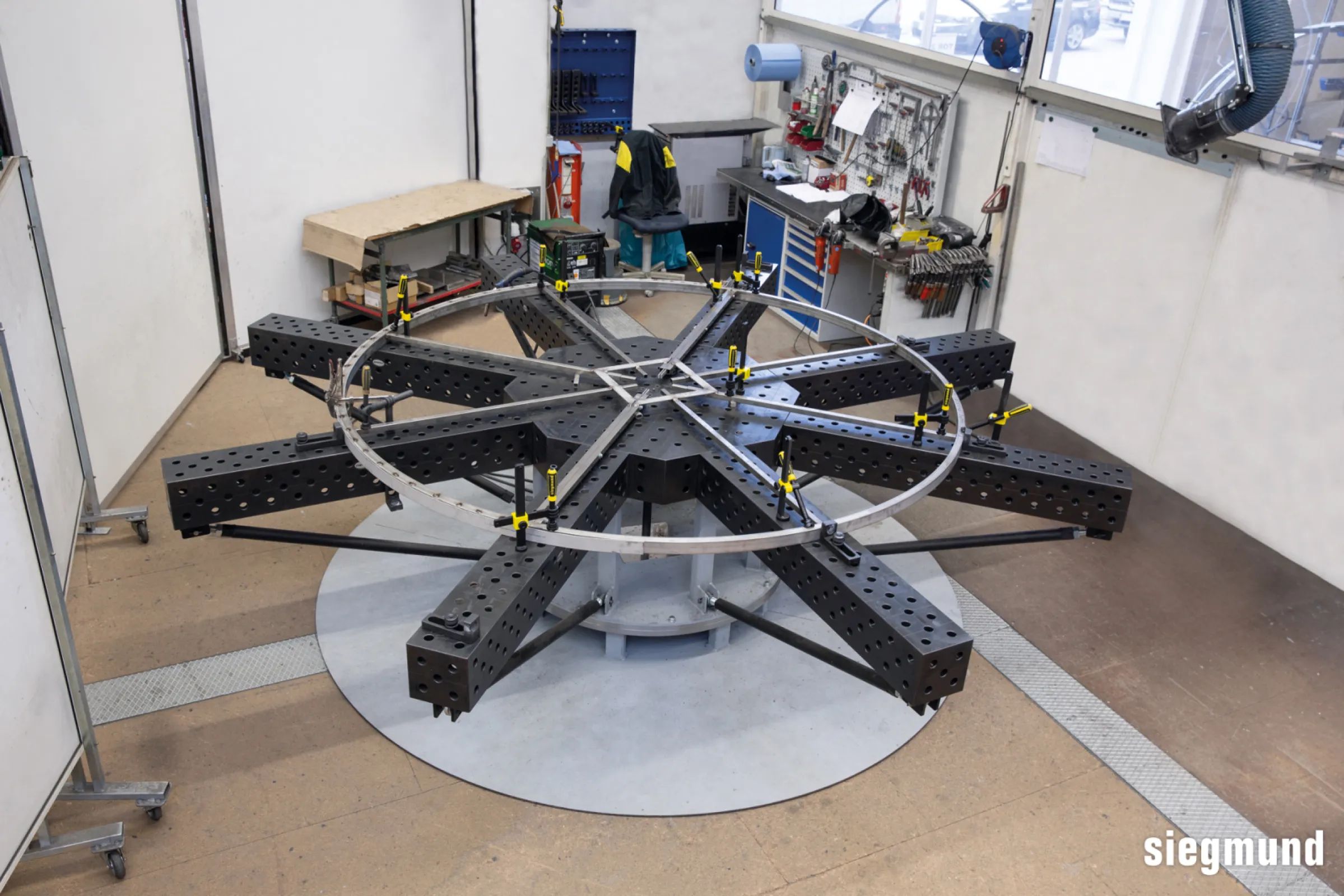 Siegmund in action - revolving door systems