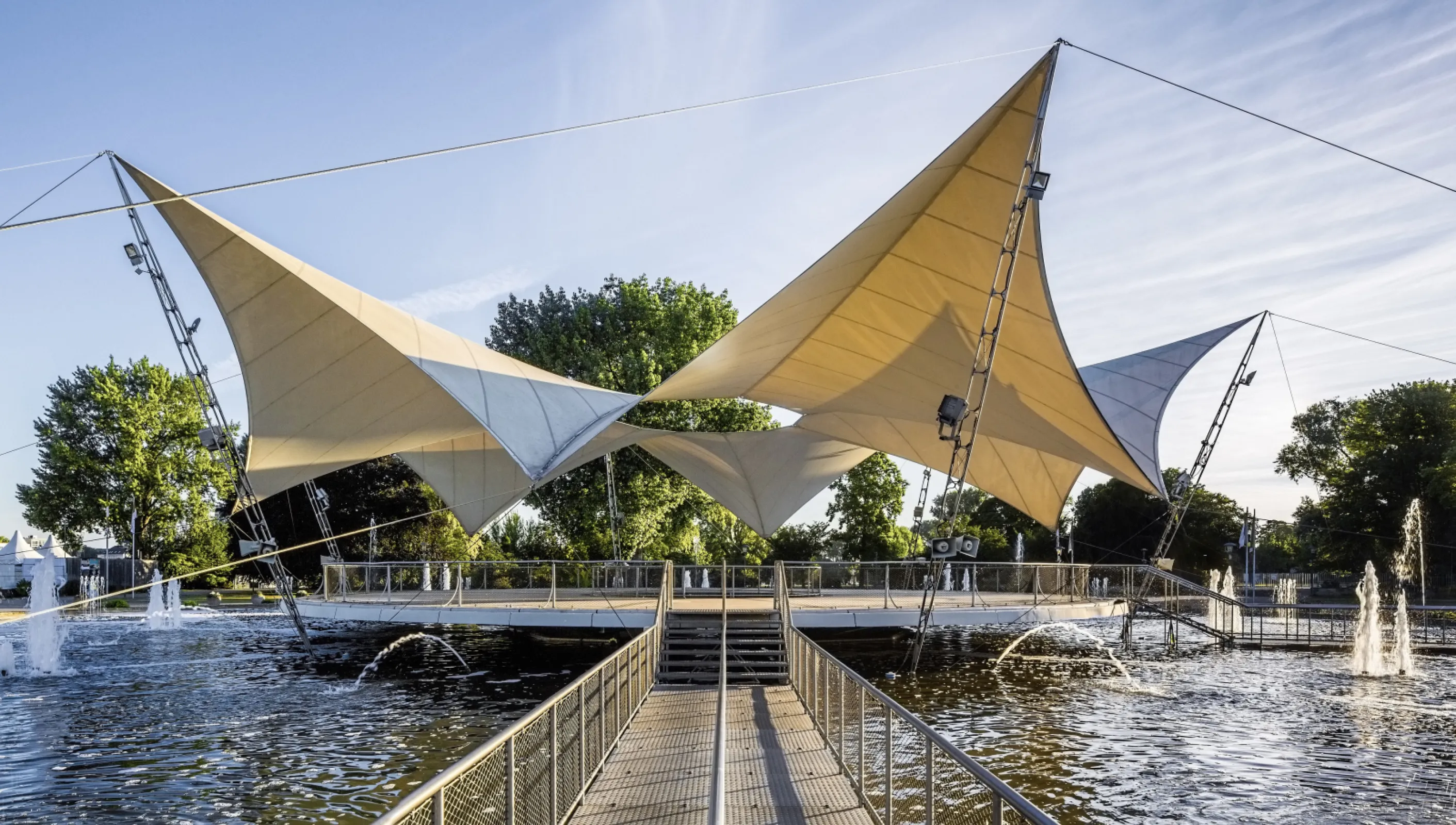 Tanzbrunnen fountain