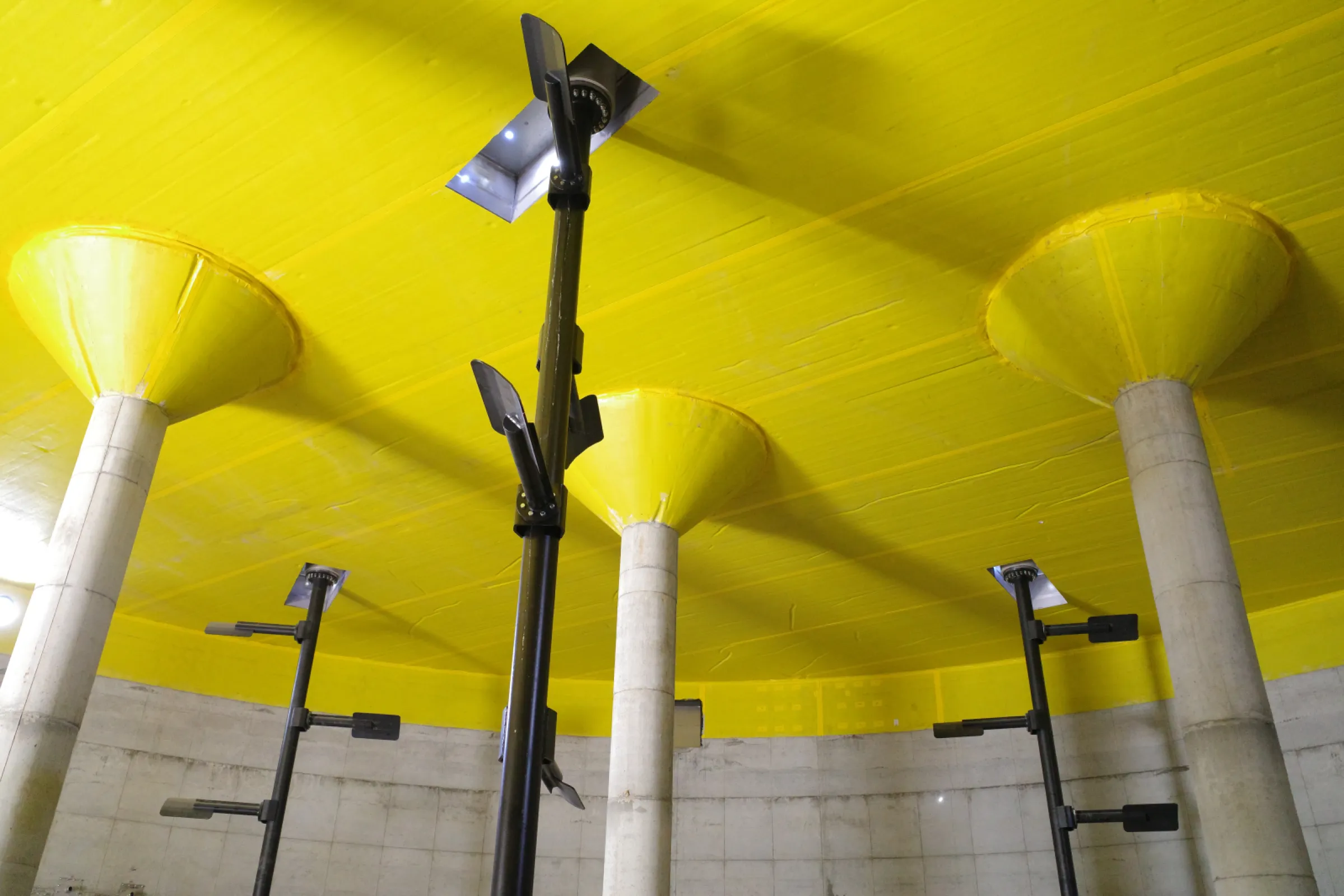 High solids digester - agitators