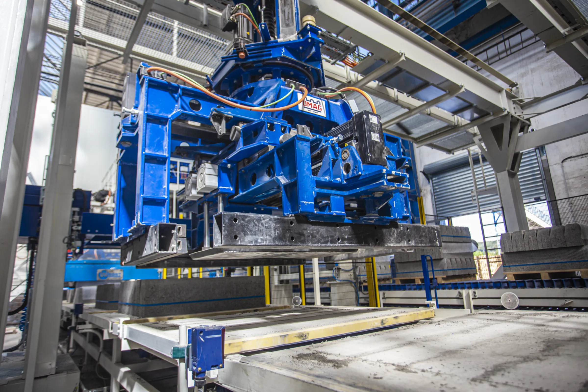 Servo Cuber with Electric Clamp