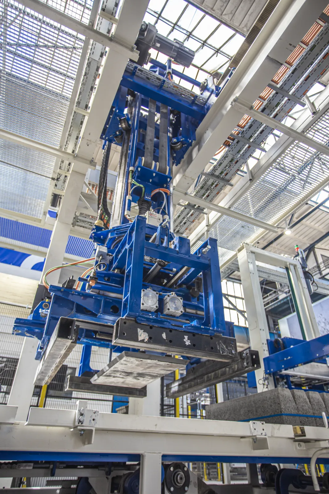 Servo Cuber with Electric Clamp