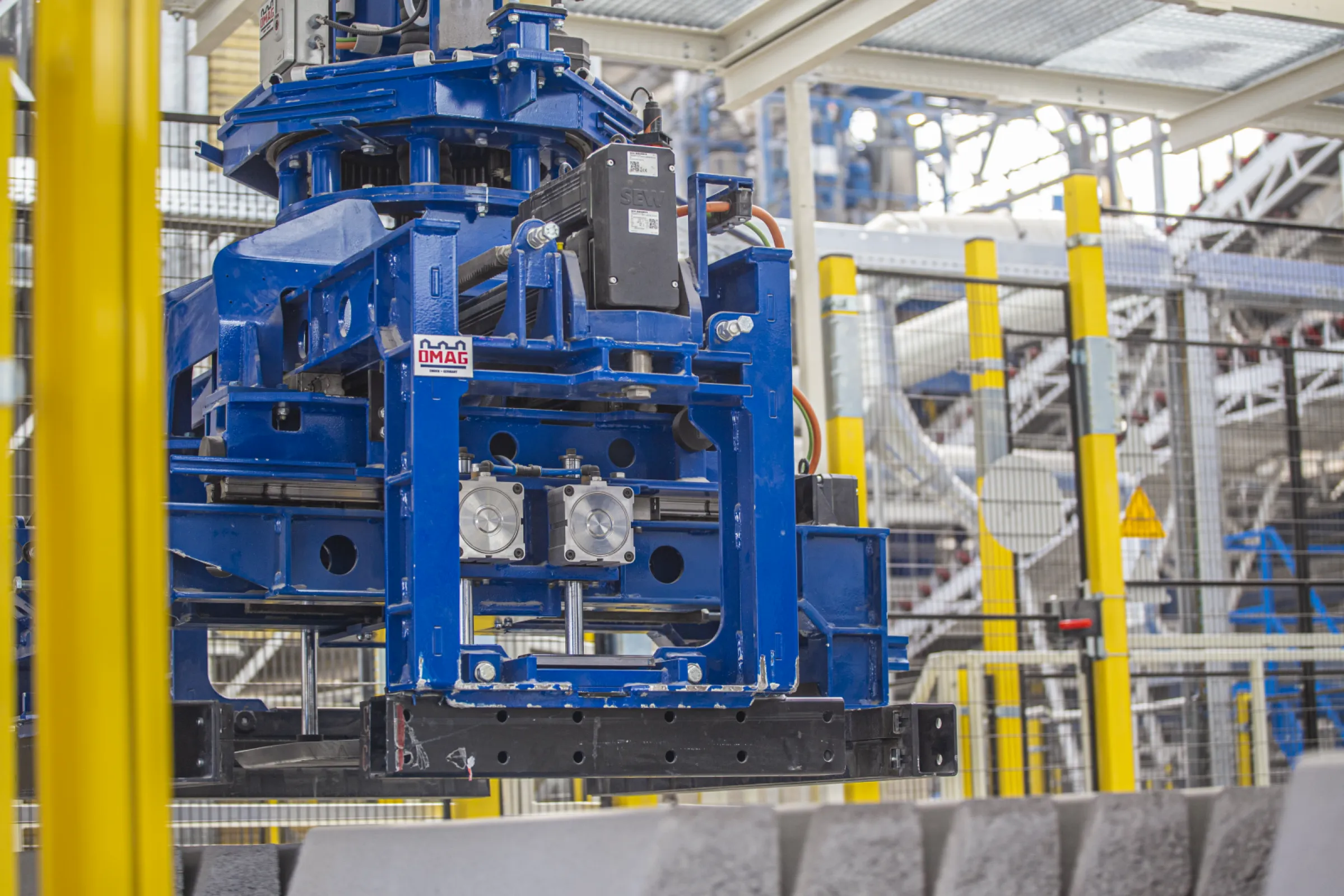 Servo Cuber with Electric Clamp