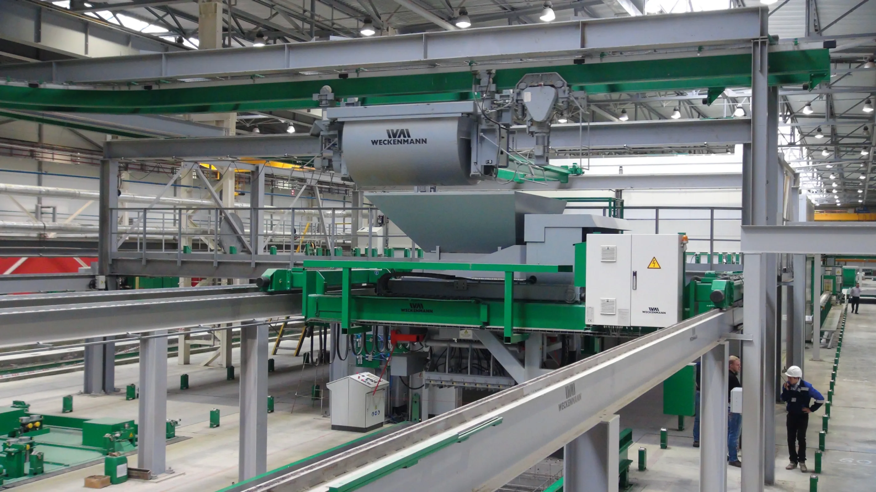 Flying bucket and skip