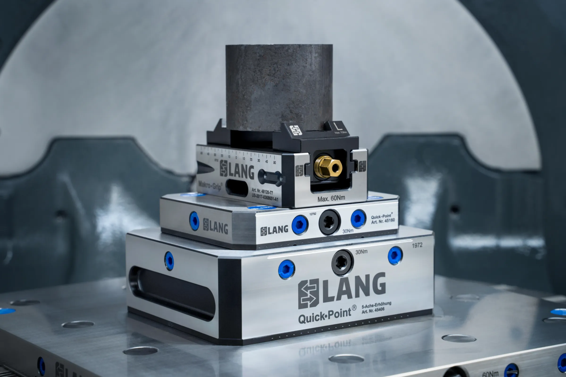 Modular jaw system for different workpieces, e.g. round parts