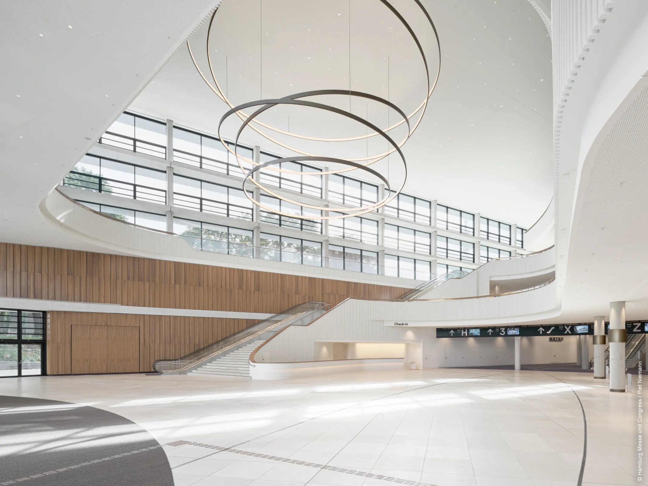 CCH - Congress Center Hamburg - Entrance hall ©Hamburg Messe und Congress/ Piet Niemann