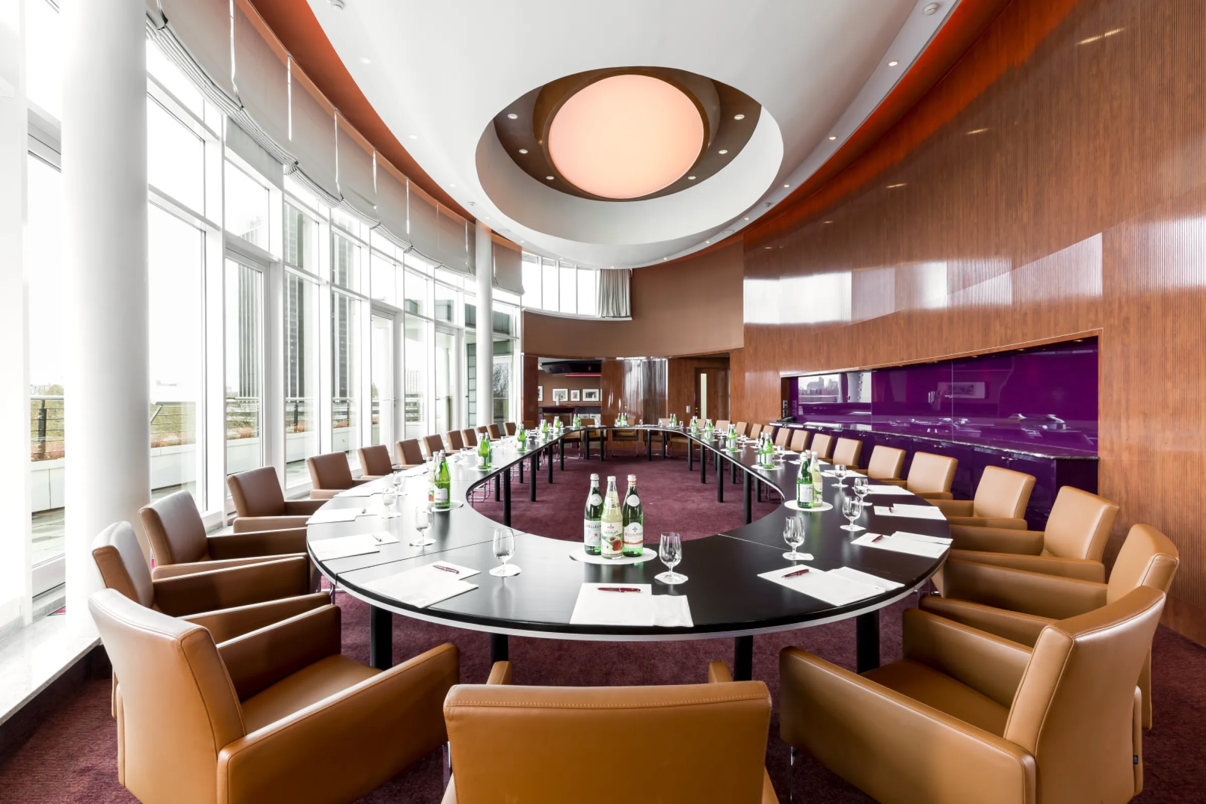 Oval Office on the 6th floor - own balcony, bar and kitchen