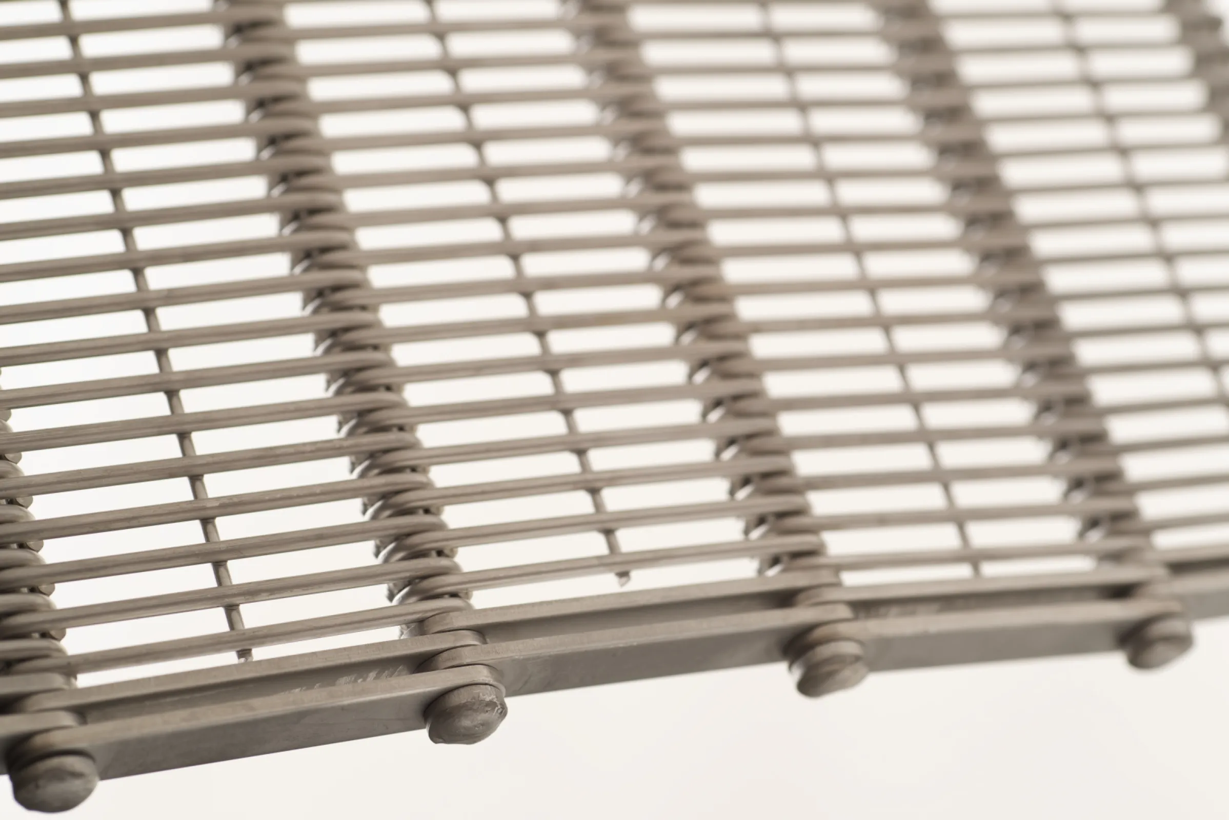 Loop-joined wire belt