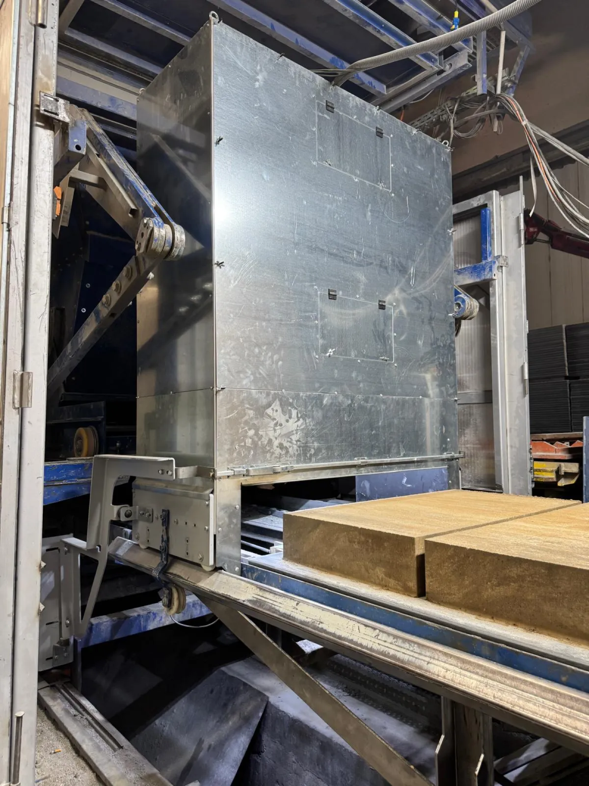 Wet side IMAGER next to vibration table