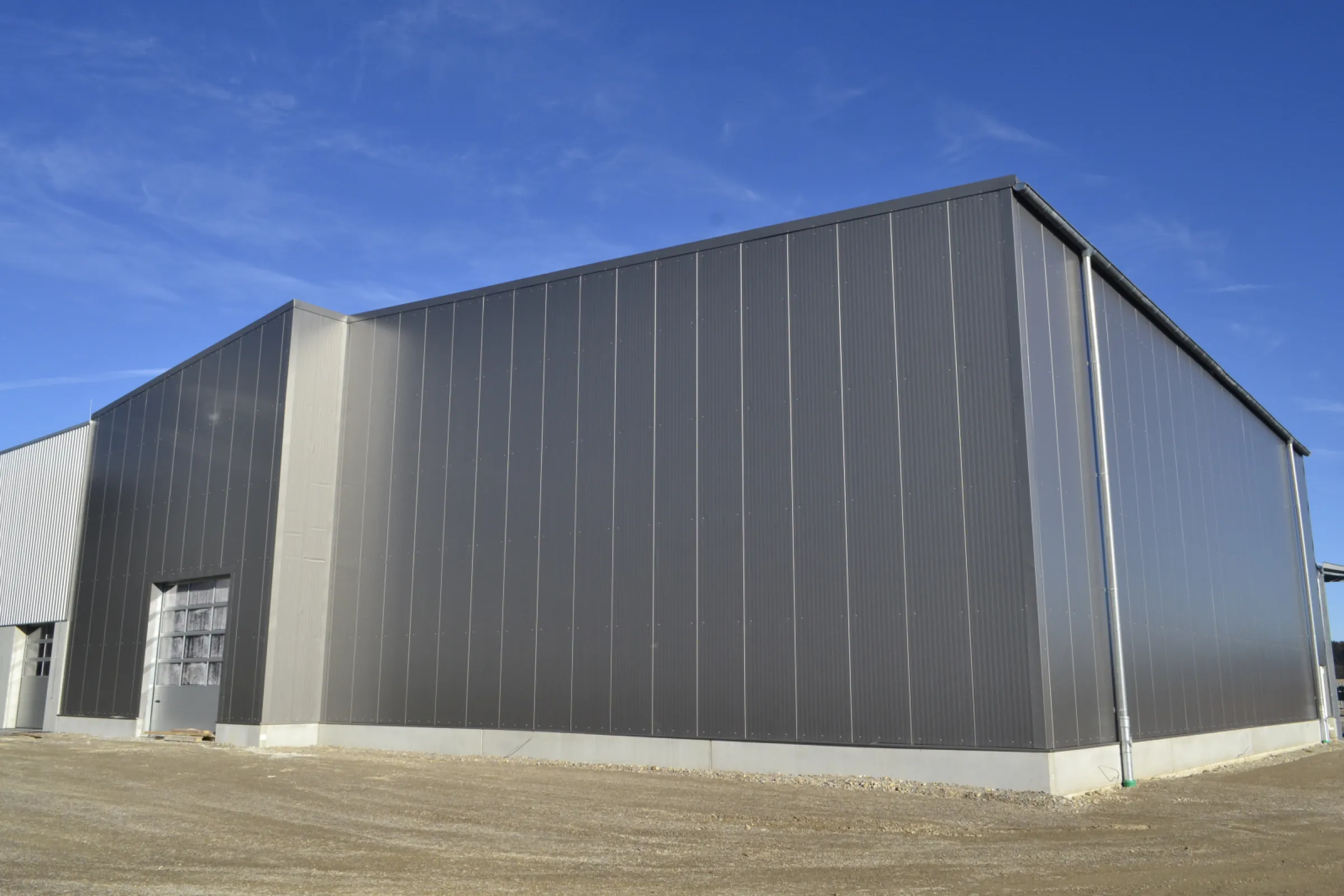 Insulation of an outdoor curing rack