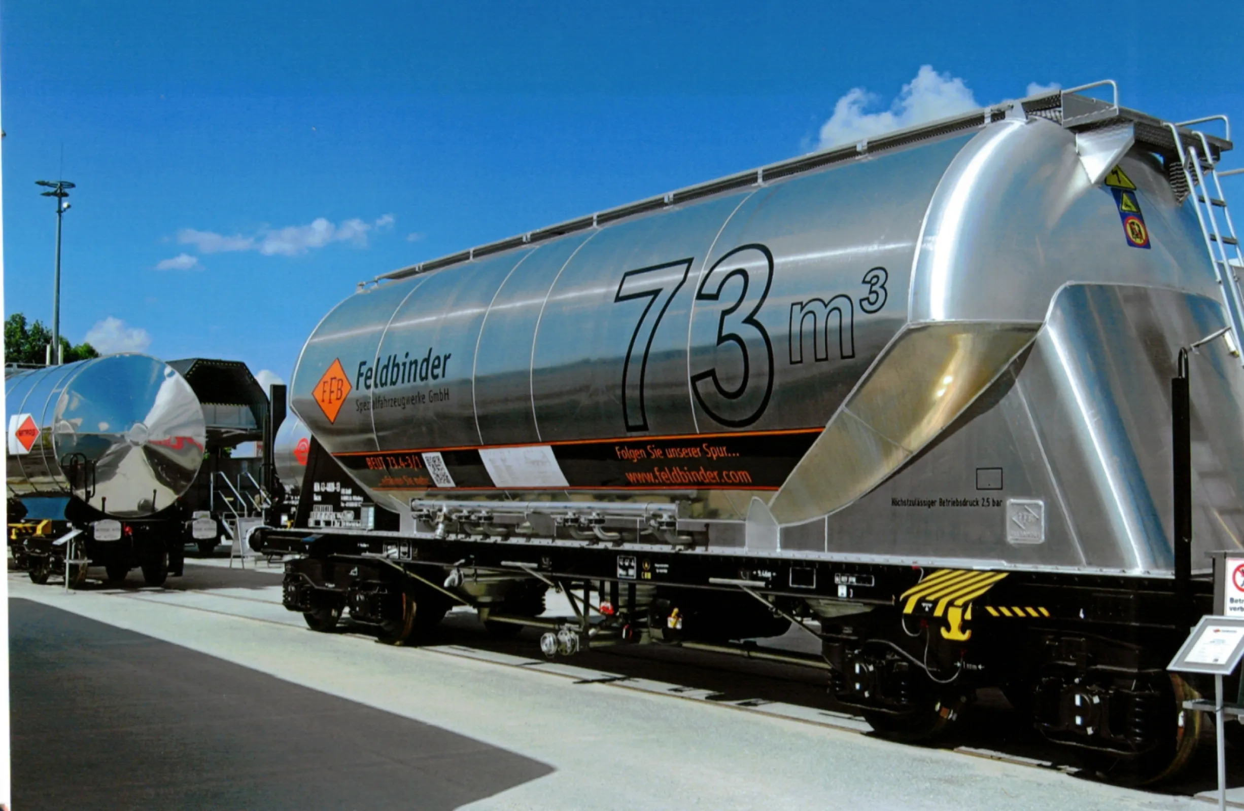 Railway Cars/Silo Trucks