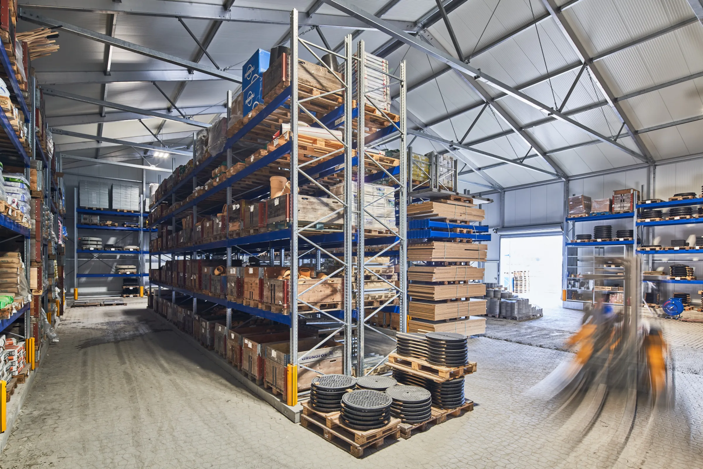 Rapid-deploy LX structure for heated warehouse storage