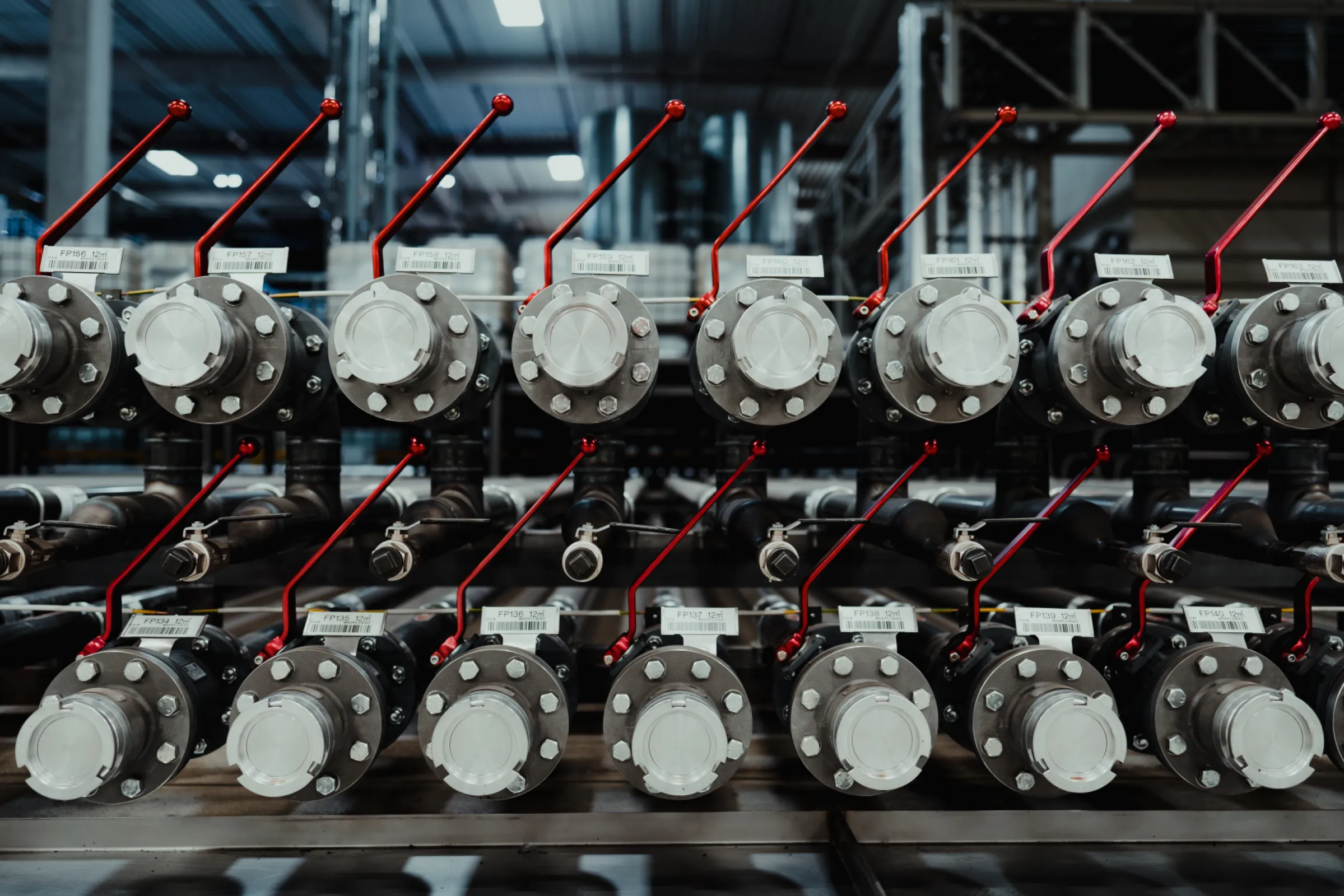 65 km of so-called dedicated lines: each product is provided with its own pipe, so flushing pipework is largely prevented.