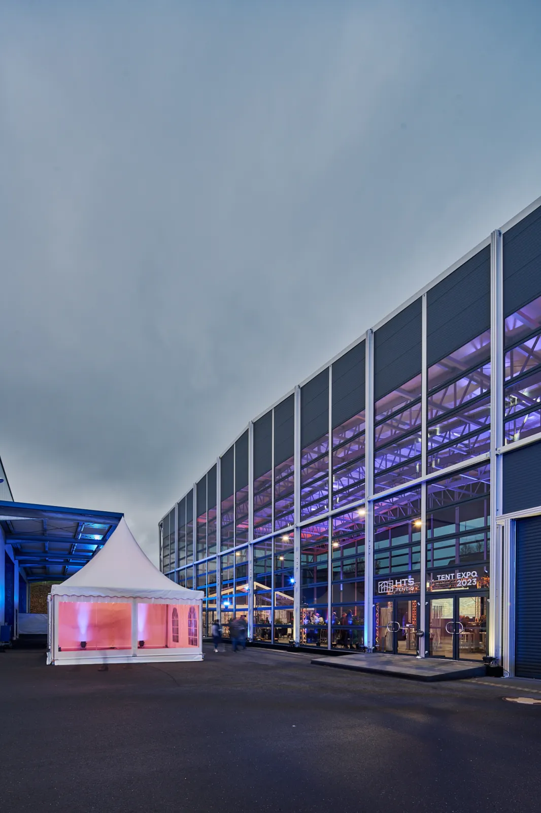 Metropolitan pavilion — exterior