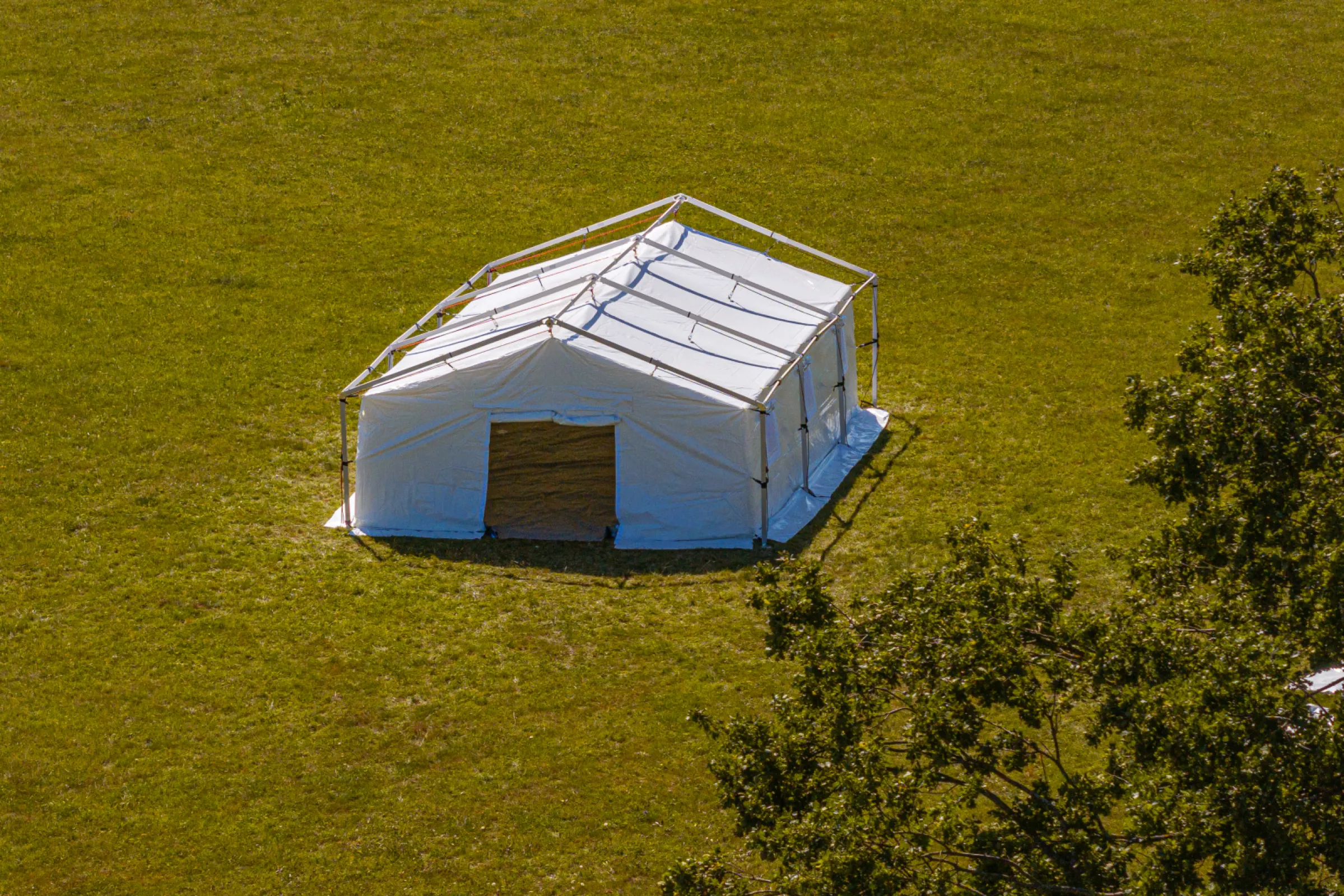 Folding tent — exterior view