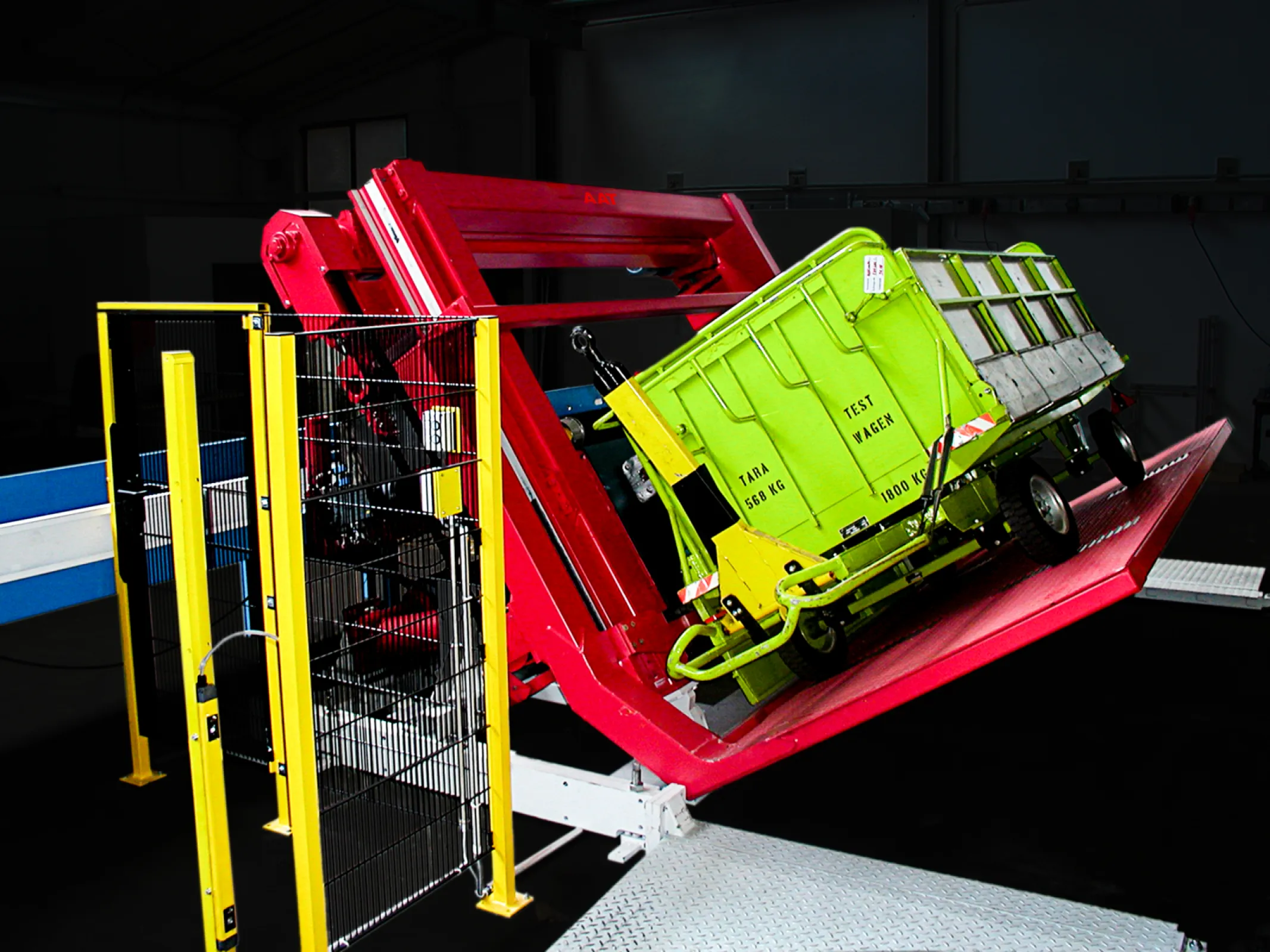 ABULS doesn’t just tilt – it tilts and then lifts loaded carts, emptying them layer by layer.