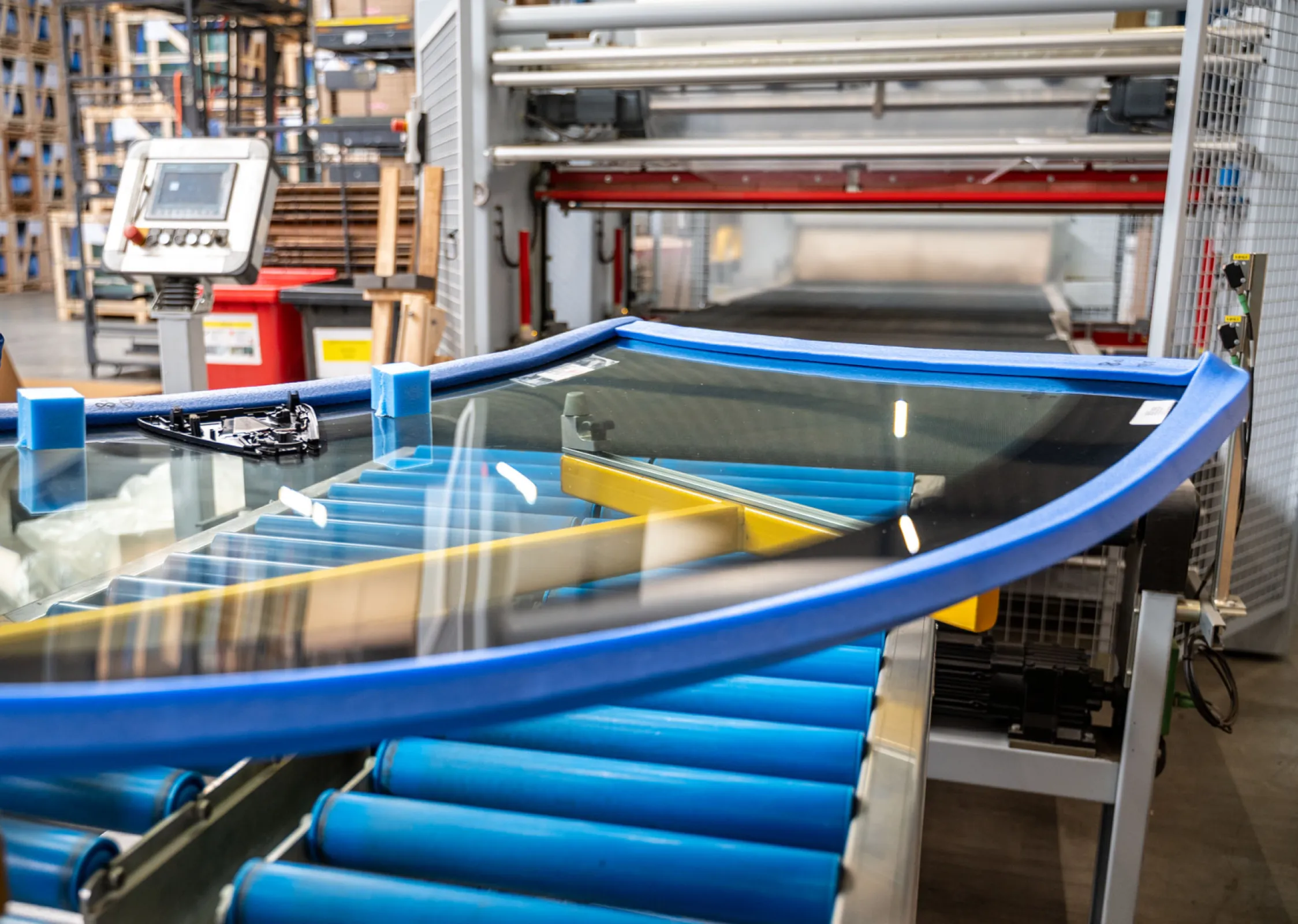 Customized & secure packing for individual windshields and rear windows