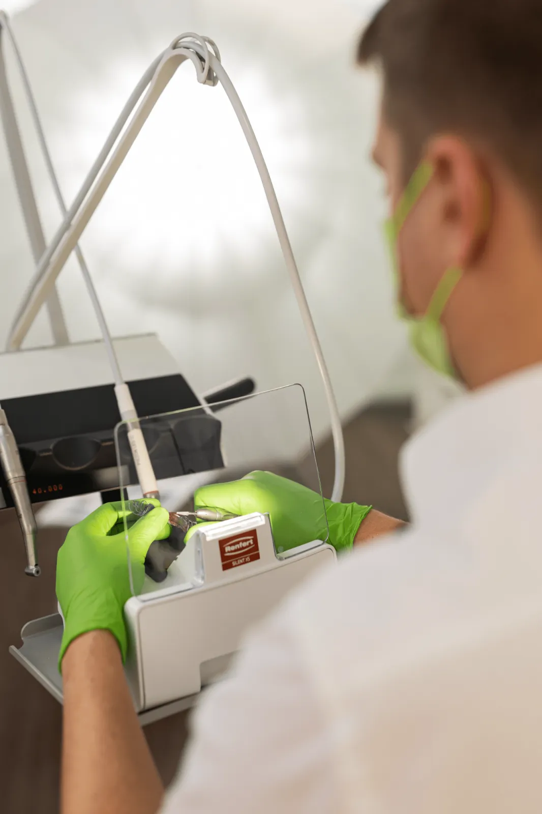 Silent XS - mobile suction unit for precise touch-ups