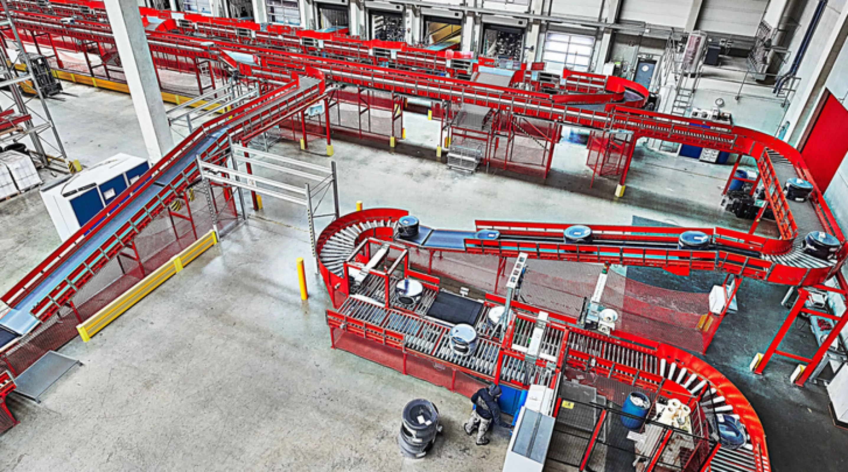 Central warehouse and logistics centre for consumer tyres