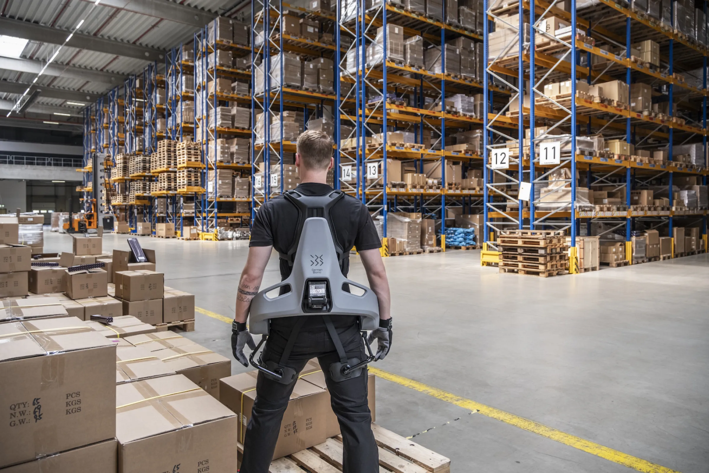 Smarter lifting for modern logistics: The German Bionic Exia provides up to 38 kg of support per lift, reducing fatigue and injury risk in fast-paced warehouse environments.