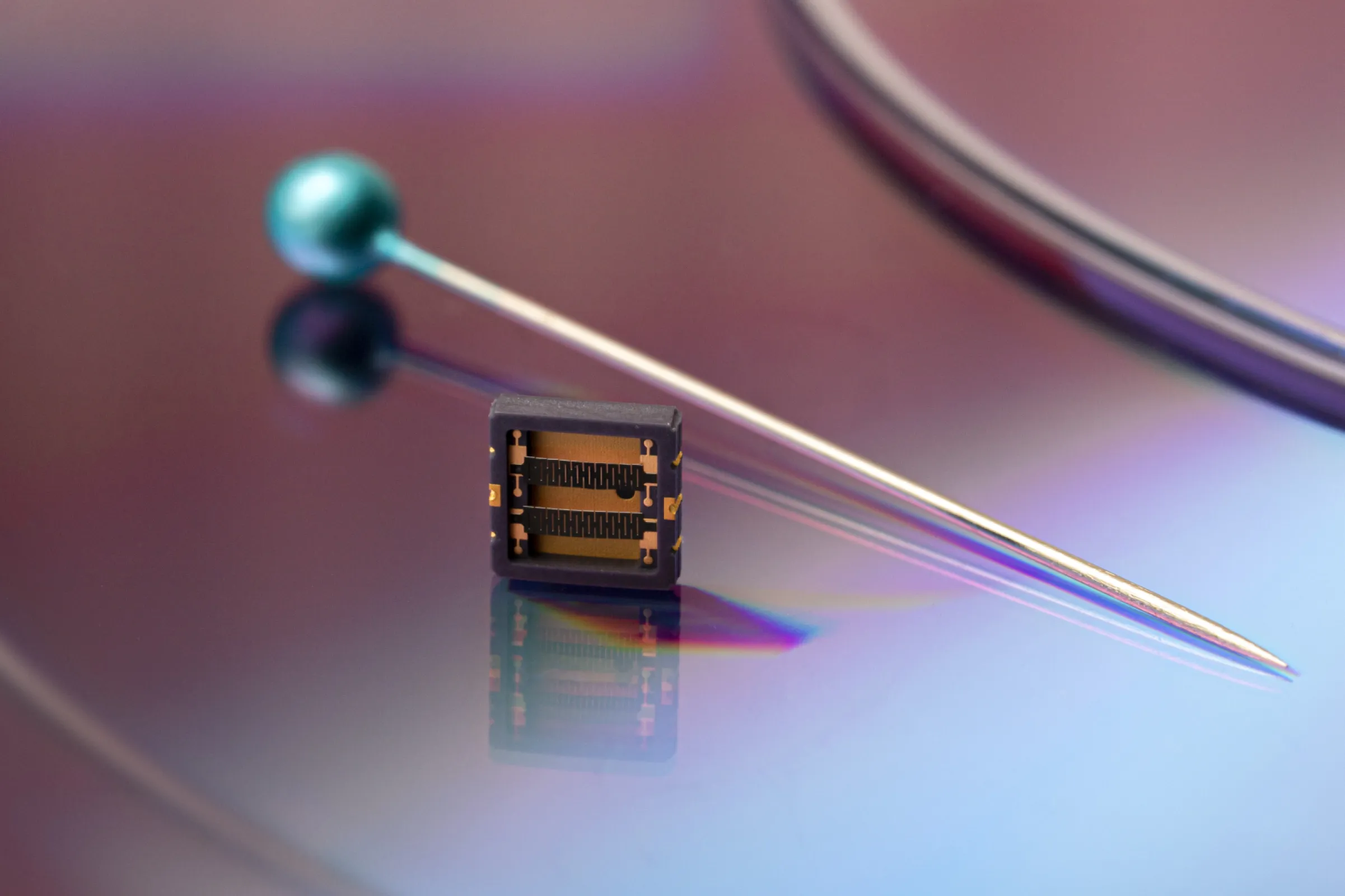 Customized IR emitter with 2 filaments in a tiny SMD package