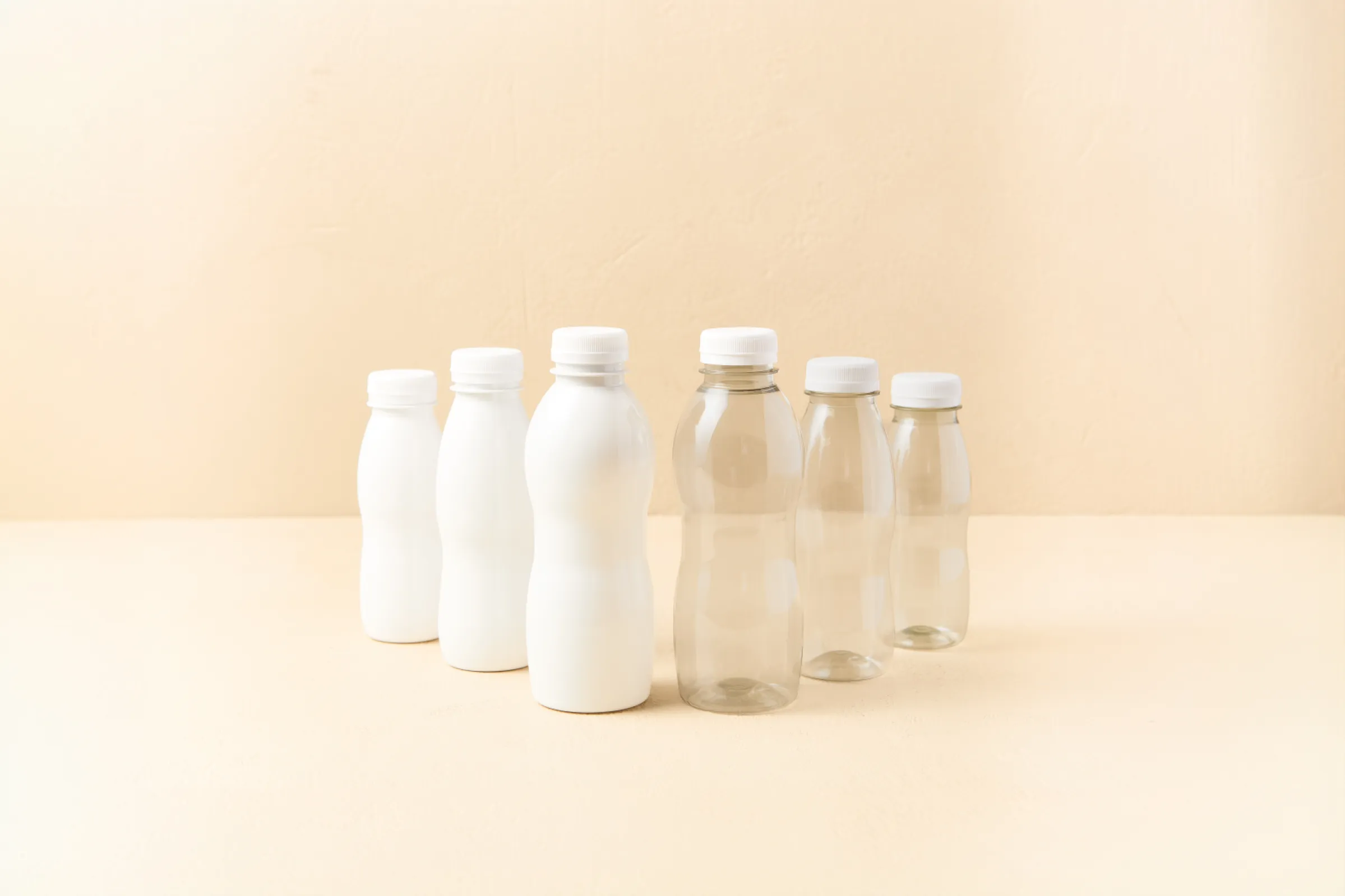 Various bottle formats in white and transparent.