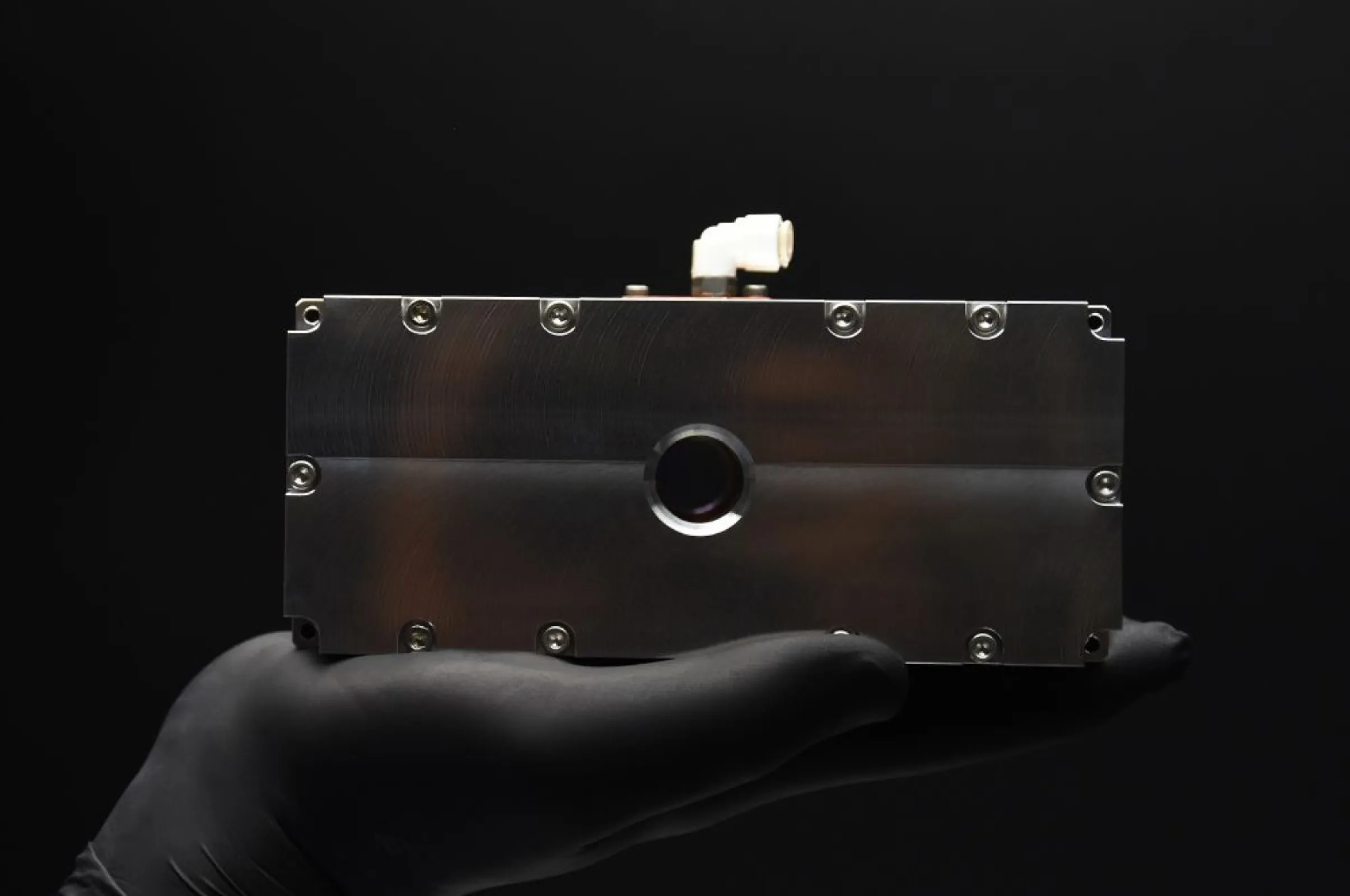 Ultra High Power Faraday Rotator