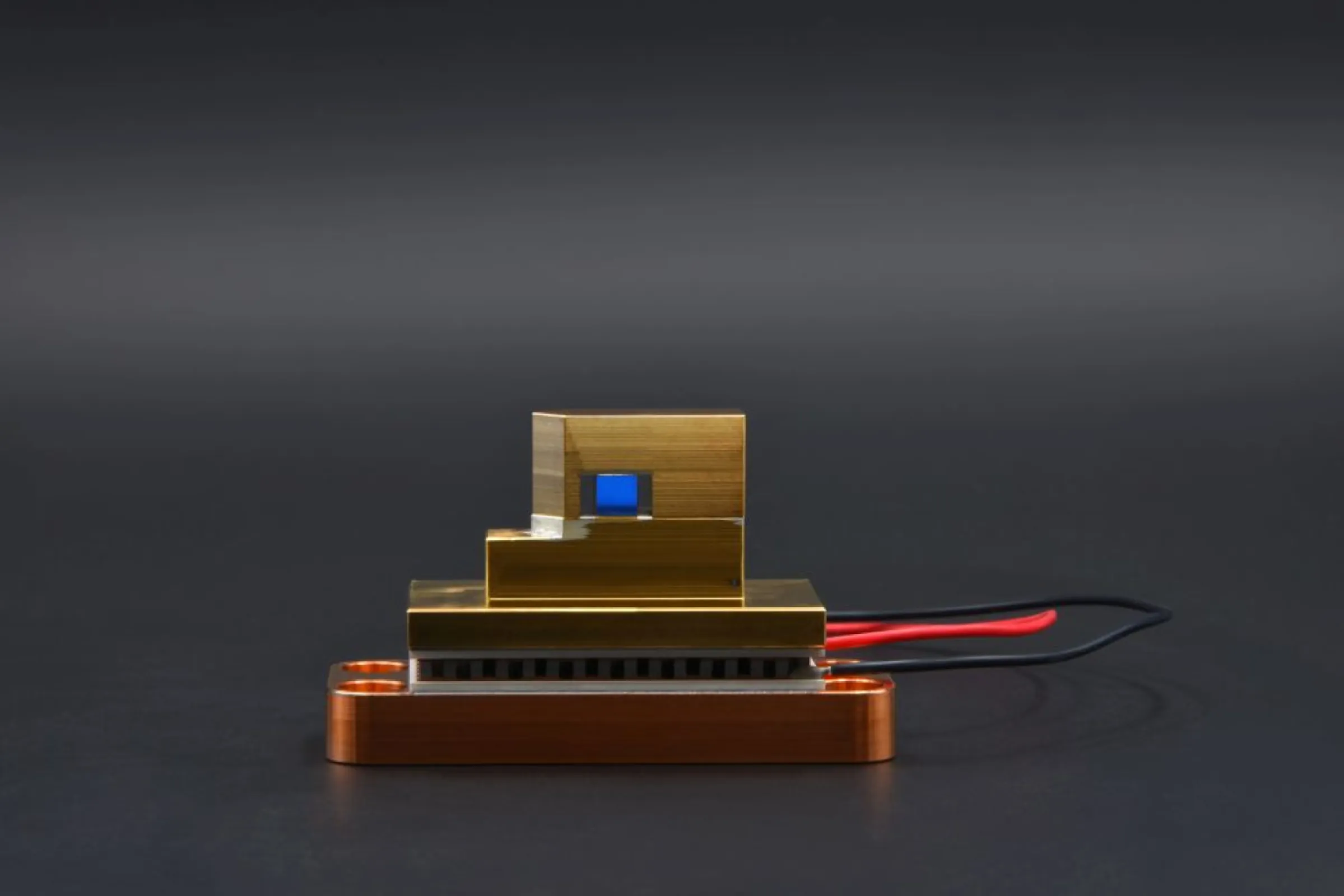 Custom Crystal Package with soldered TEC