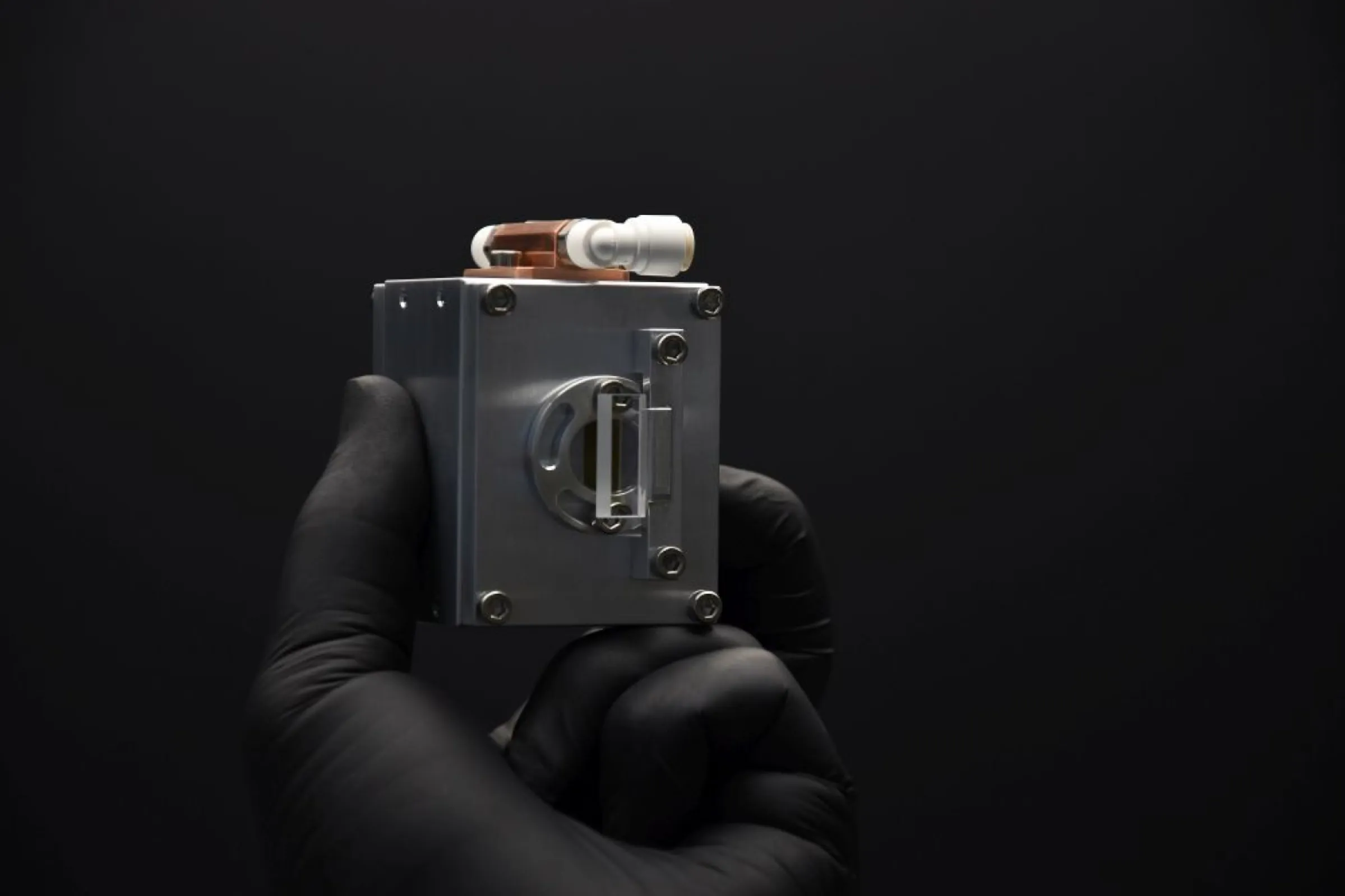 High-power slab KTF rotator/isolator (400W)