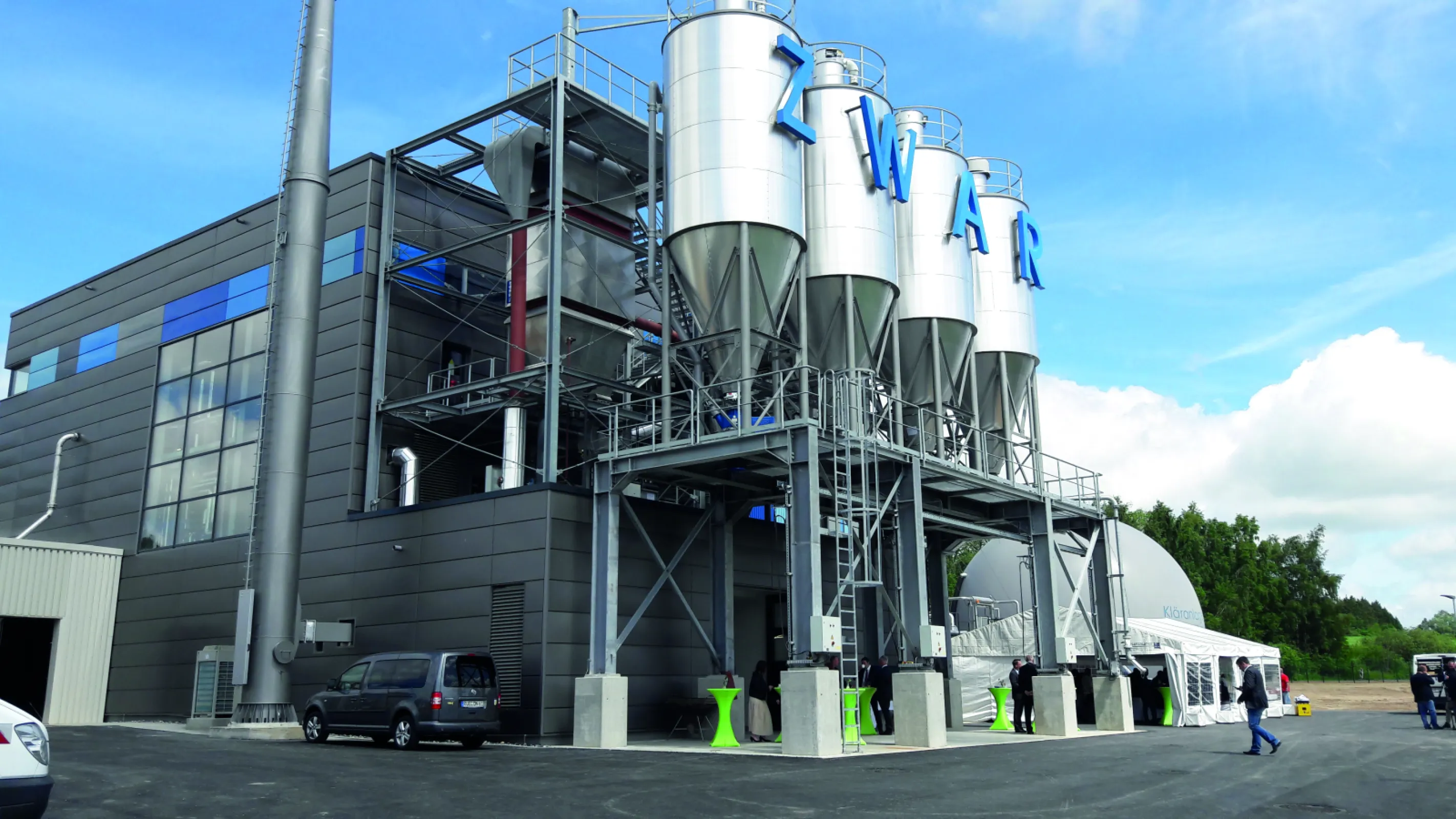 Sewage sludge utilization plant - two-stage fluidized bed incineration with waste heat utilization for sewage sludge drying