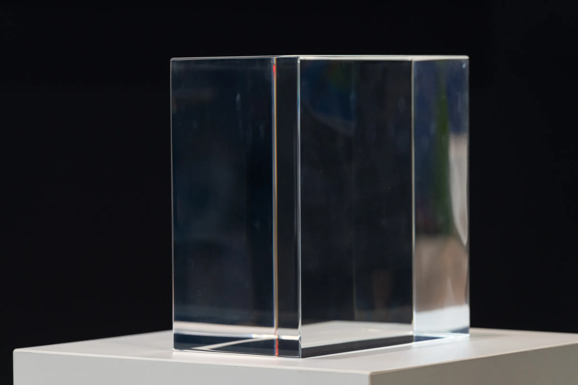 Block made of PLEXIGLAS®. The best optical material.