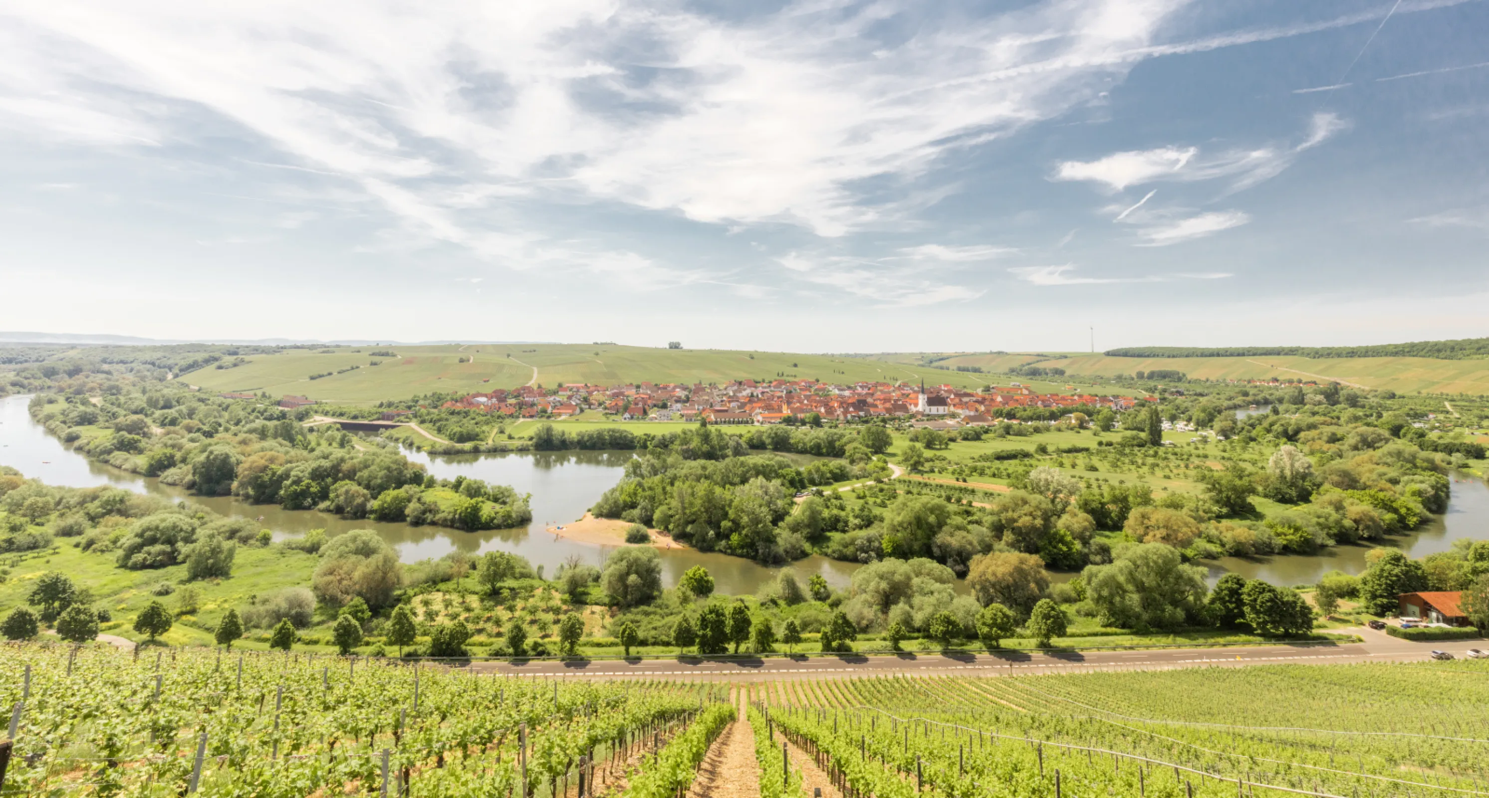 Franken – Nordheim & Thüngersheim 1930 - Own vineyards 400 ha – 250 growers  Silvaner – Riesling – Pinot Blanc