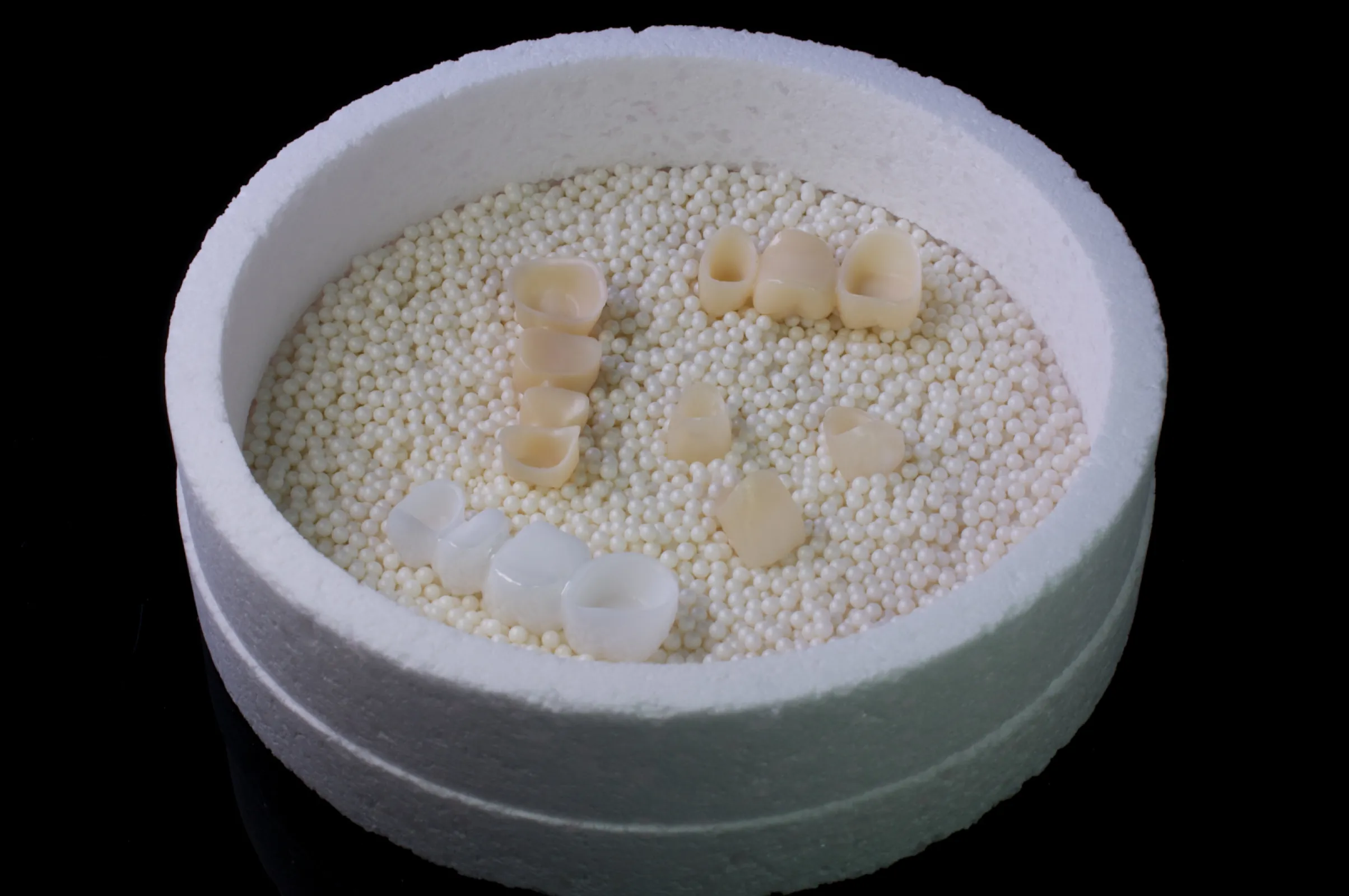 priti®bowl sintering tray: Highly porous, durable, flexible. priti®pearl sintering beads: Uniform size, clean, fit for purpose.
