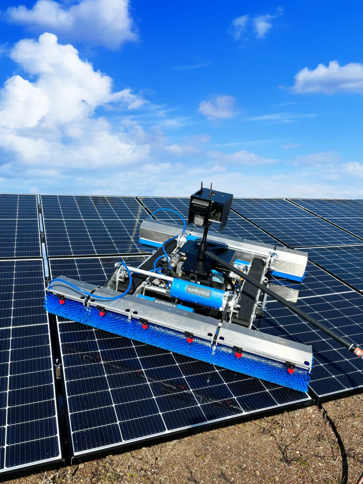 The sunbotics PV Cleaning Robot ensures fast and thorough cleaning of large-scale solar parks, maintaining optimal energy efficiency across extensive PV installations.
