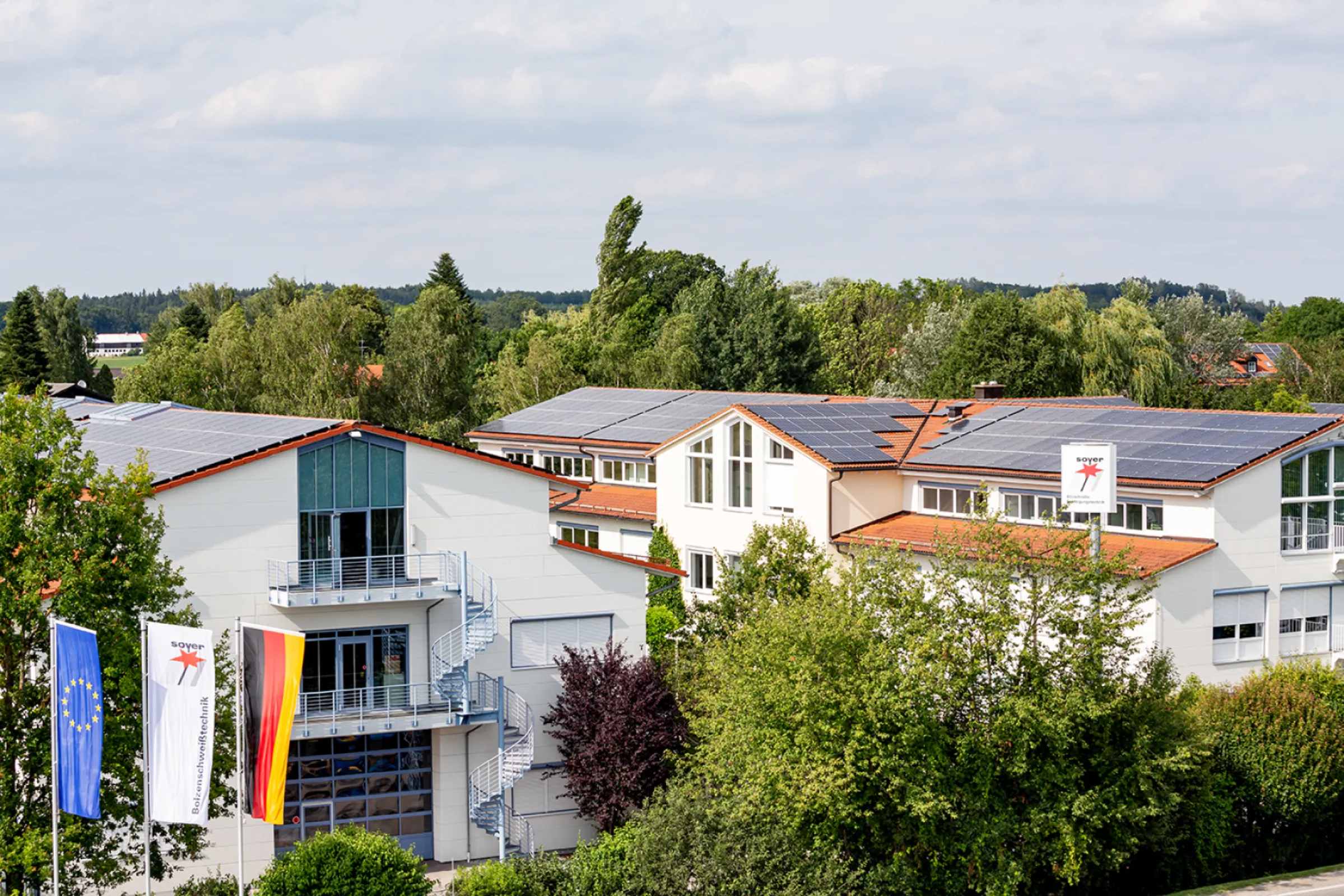 Production hall and administration