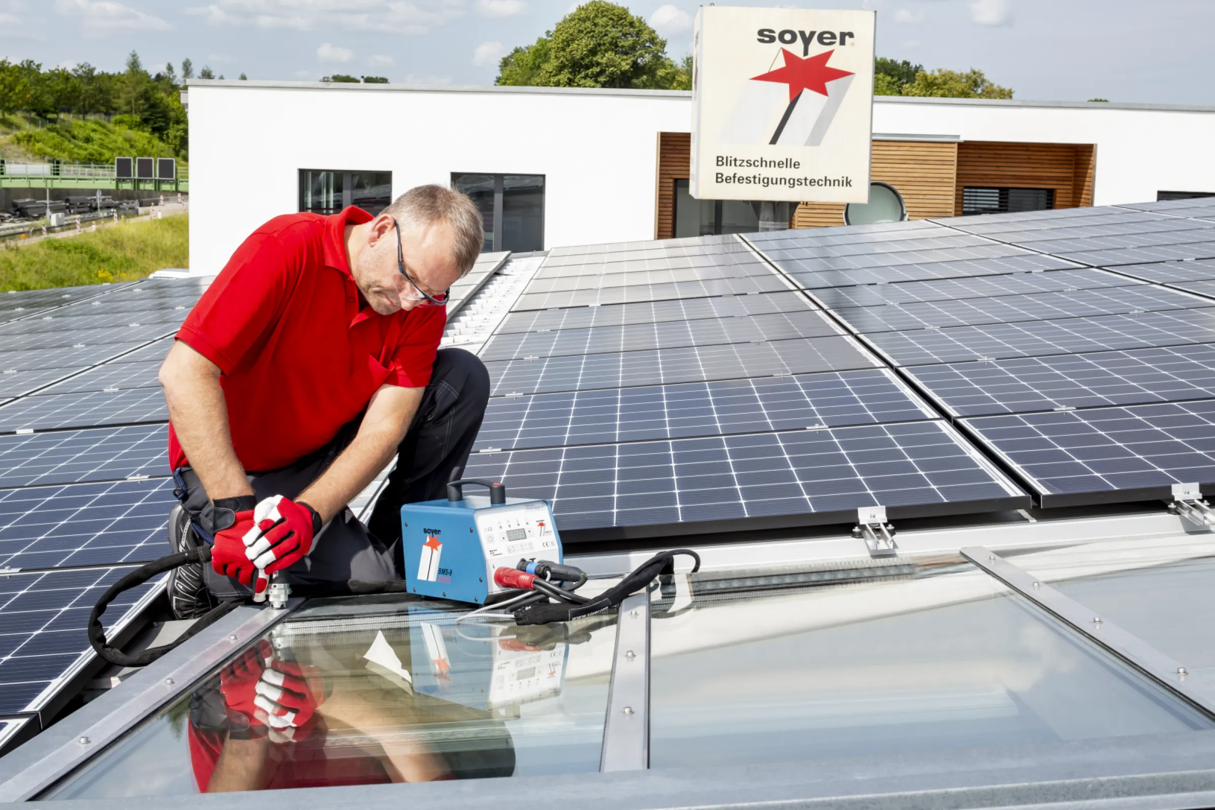 Mobile mains-independent stud welding equipment