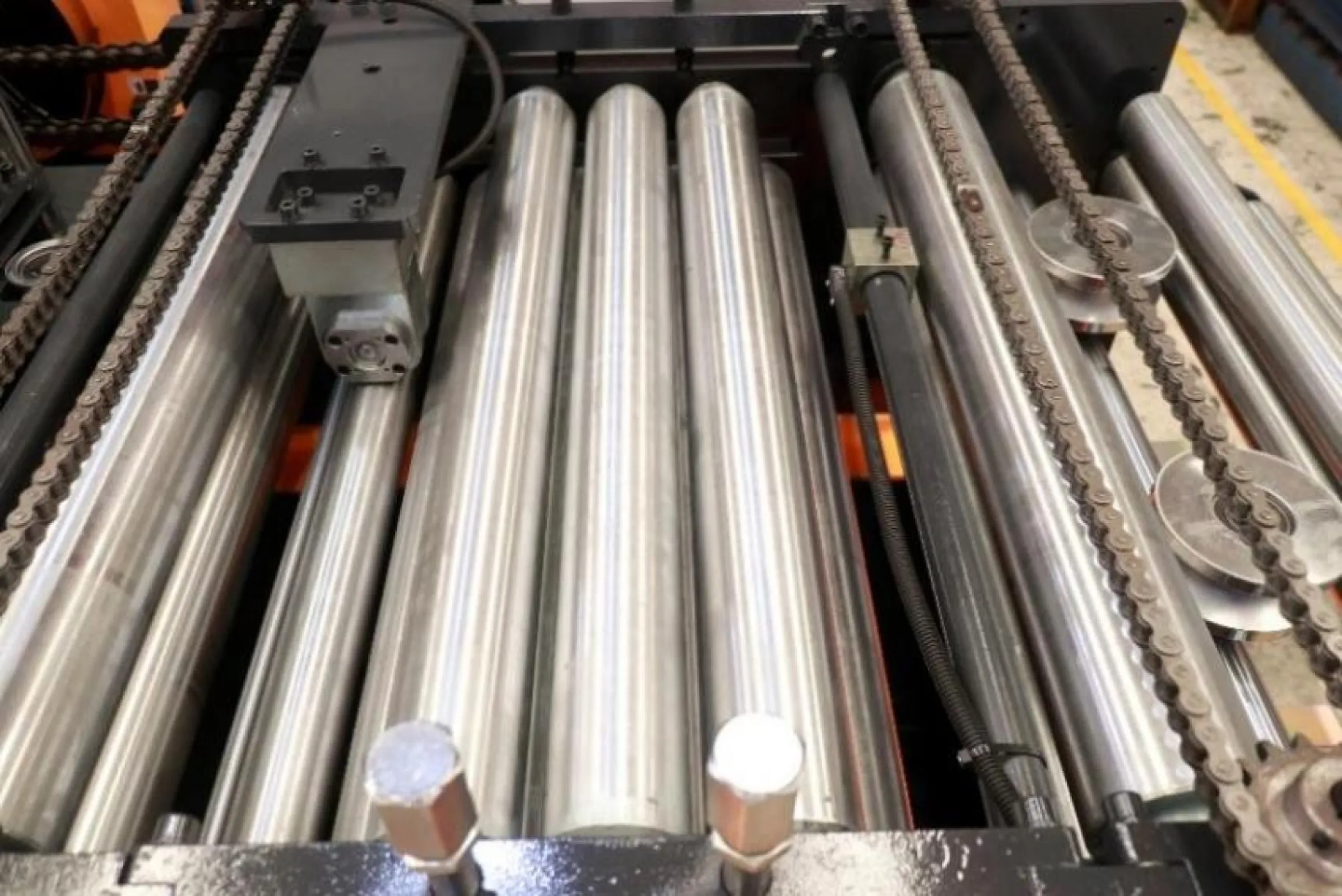 Feeding and Levelling Device