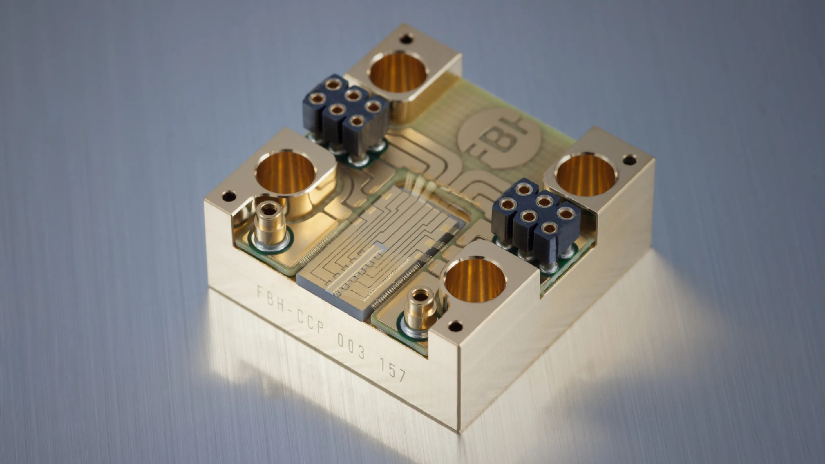 GaAs-based single emitter diode laser with customized segmented contact for higher brightness