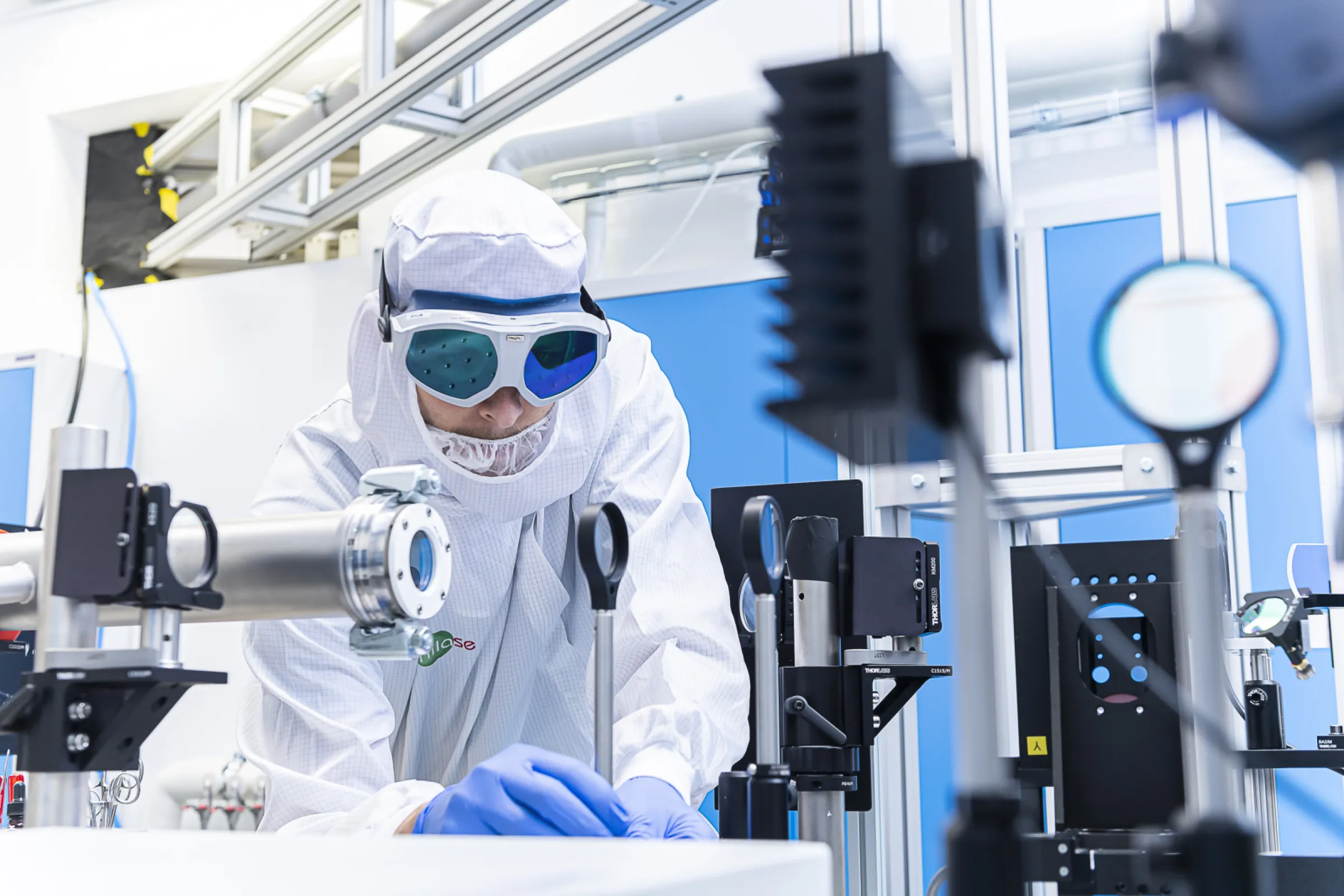 Laser safety eyewear for reserch and development